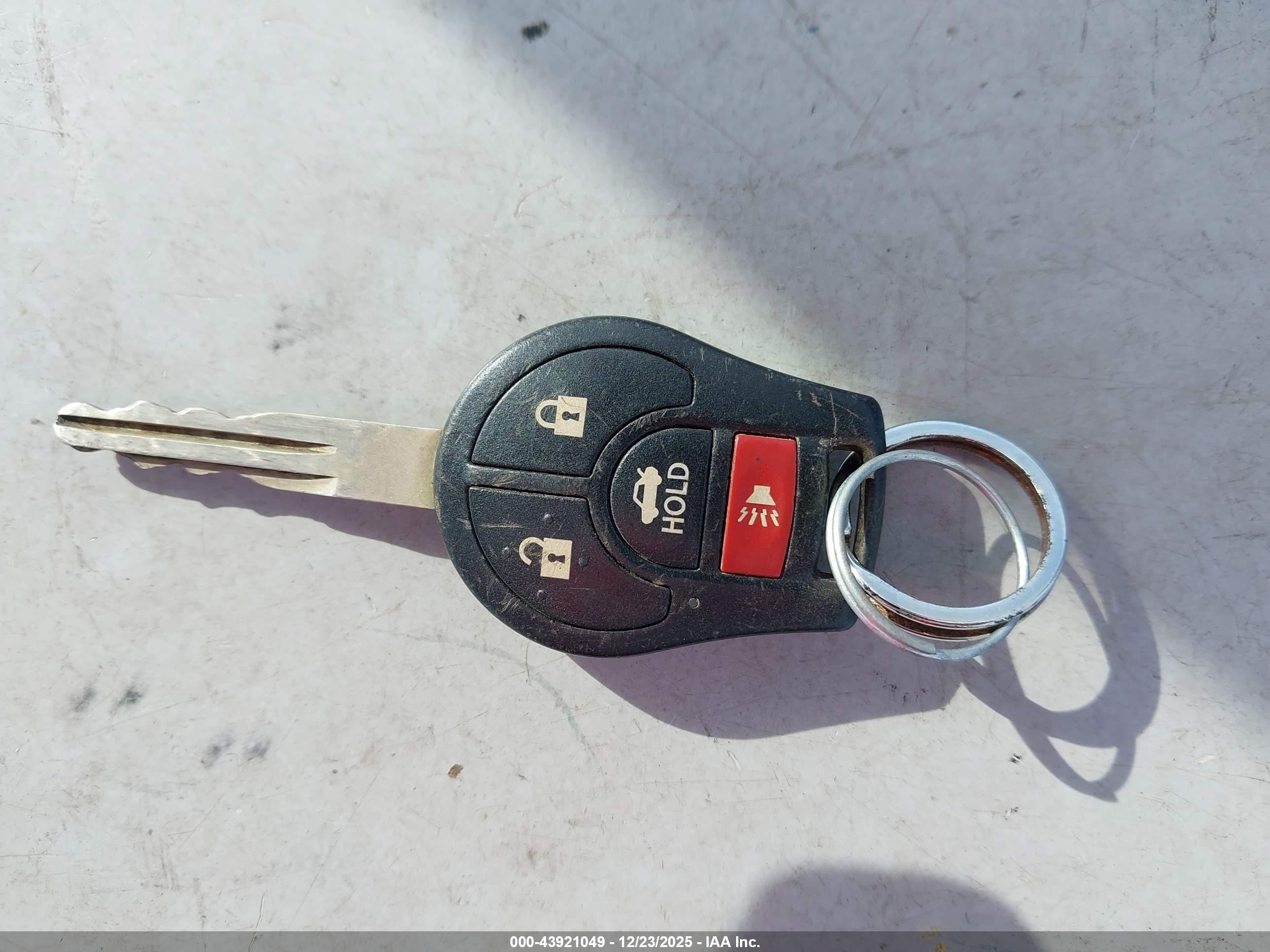 NISSAN VERSA image 11