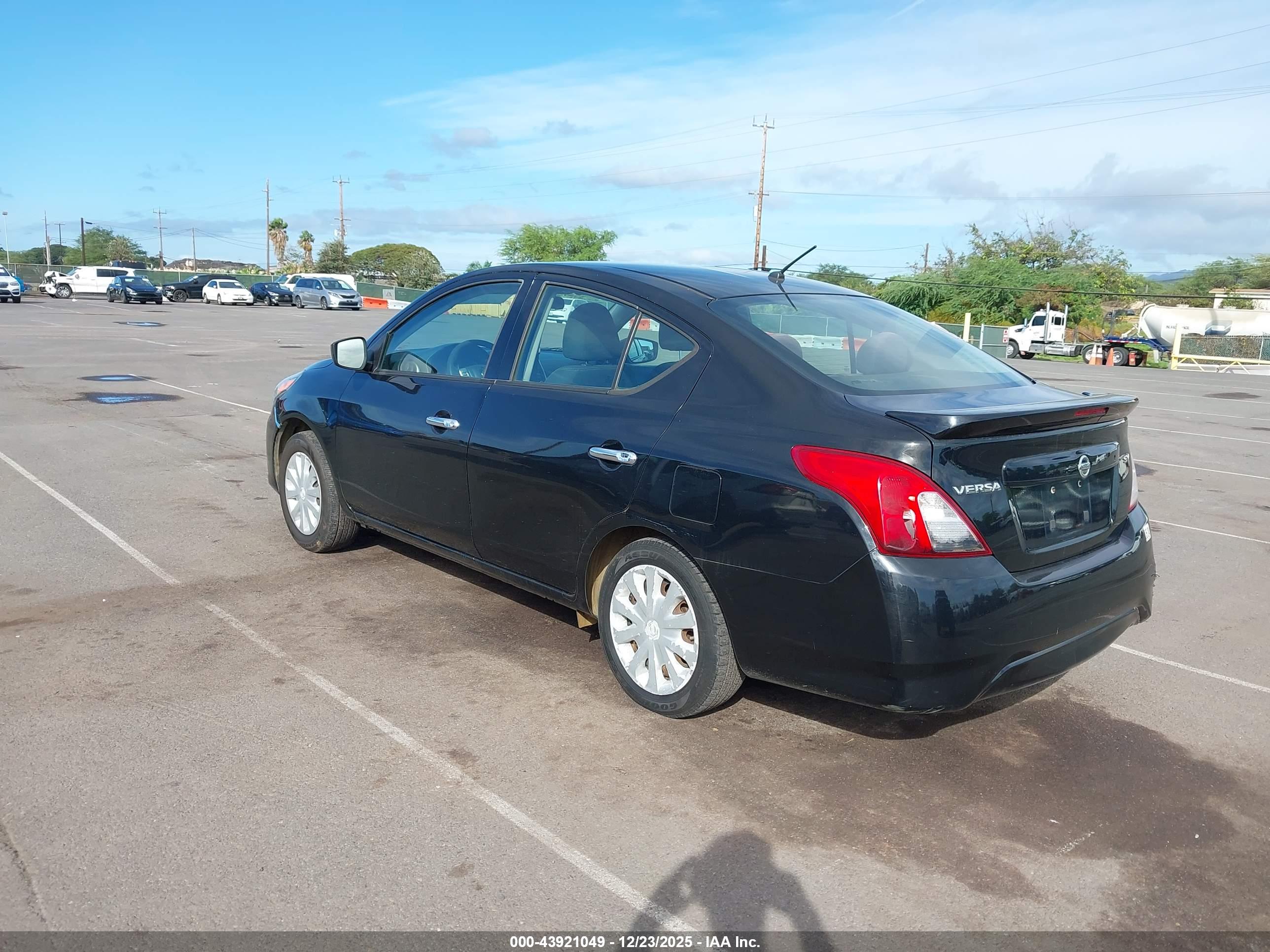 NISSAN VERSA image 3