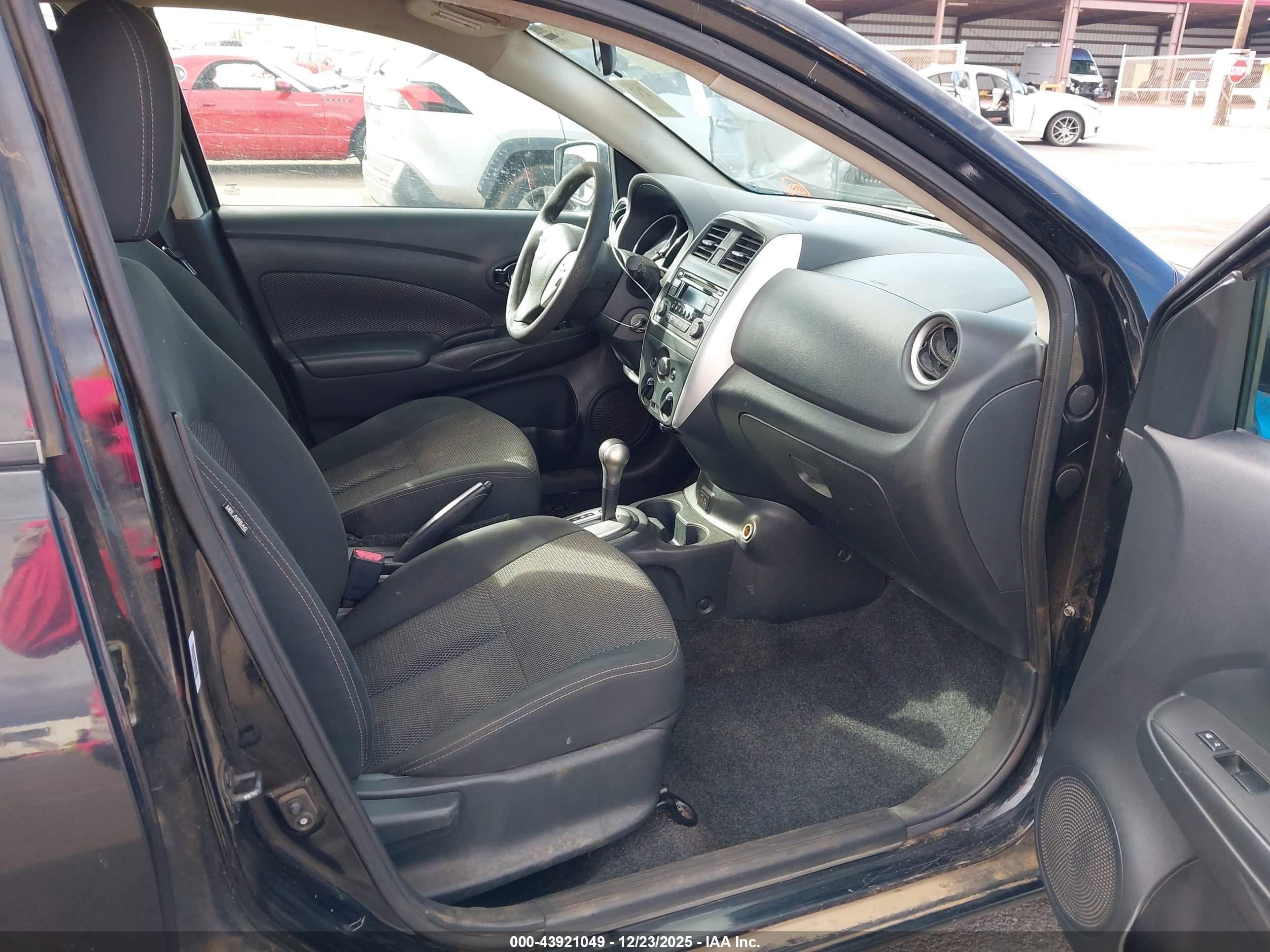NISSAN VERSA image 5