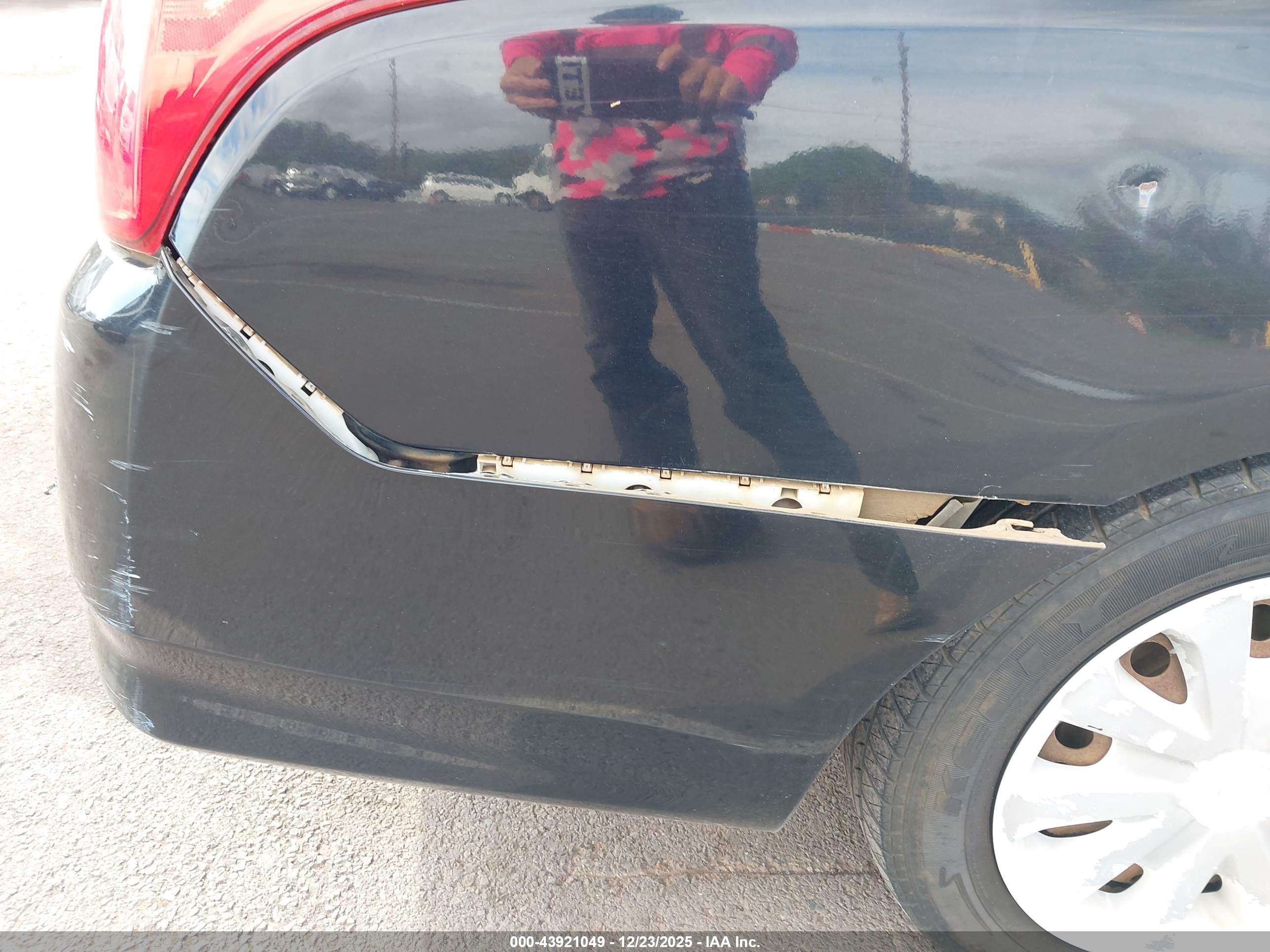 NISSAN VERSA image 6