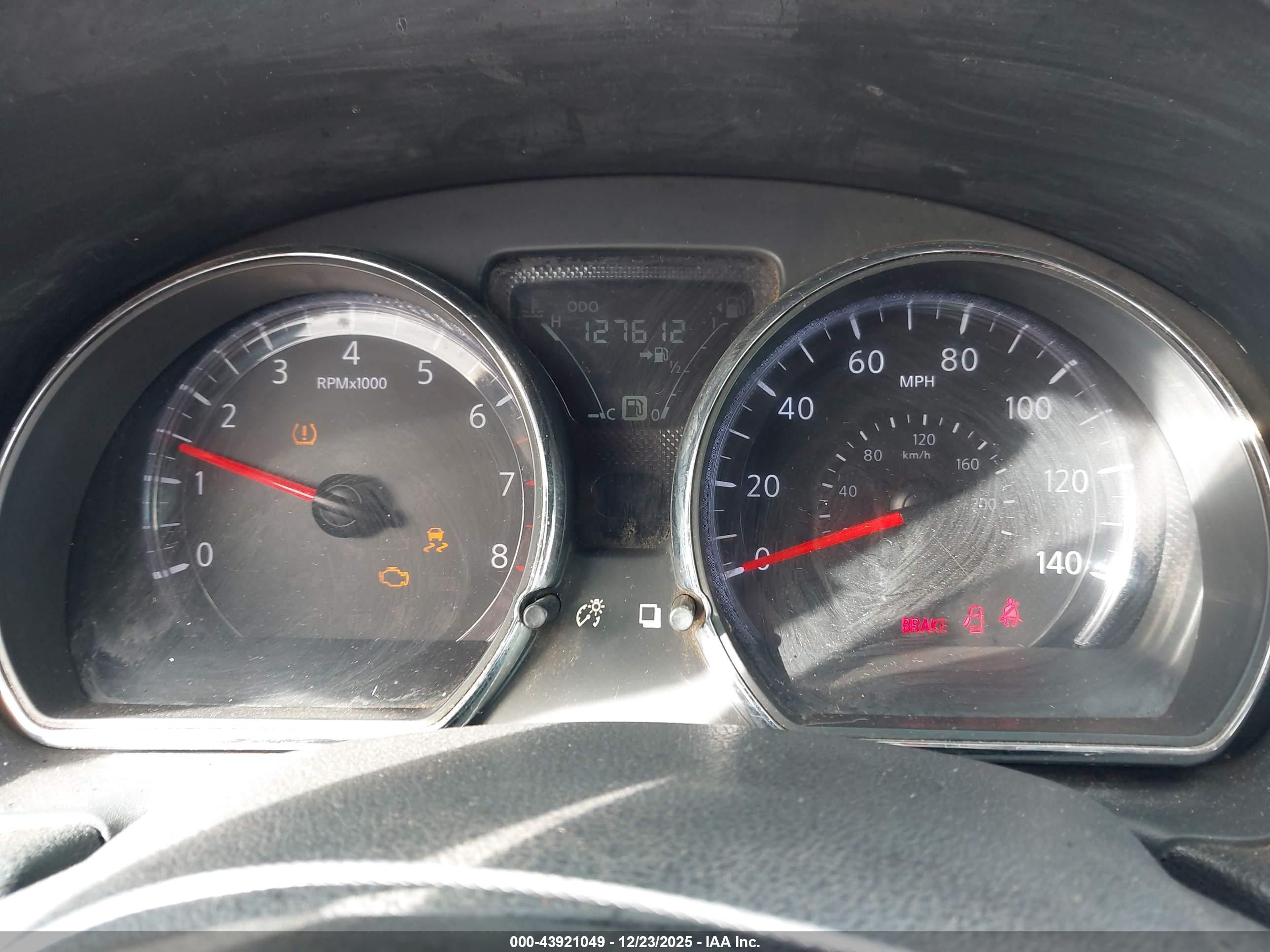 NISSAN VERSA image 7