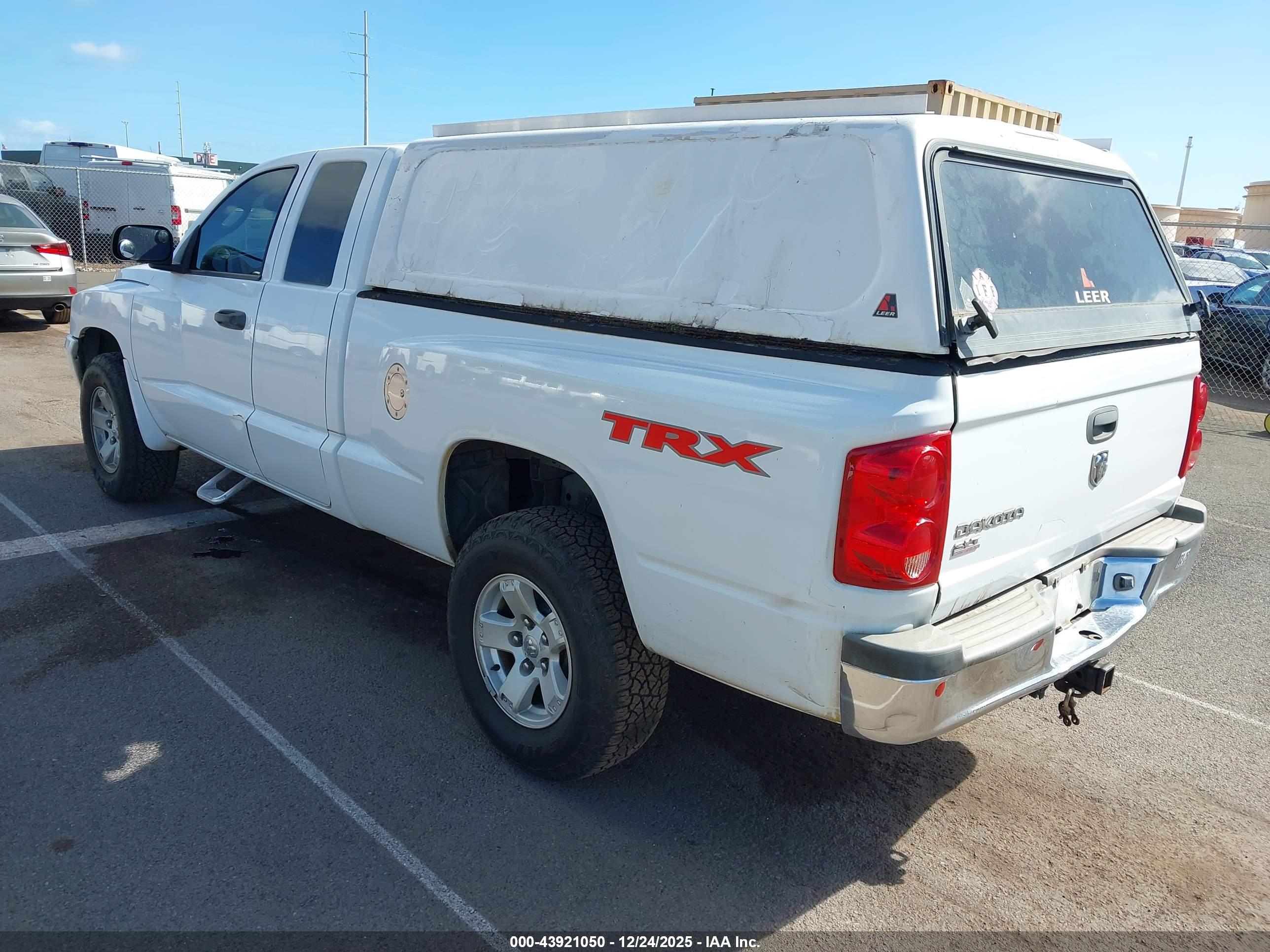 DODGE DAKOTA image 3