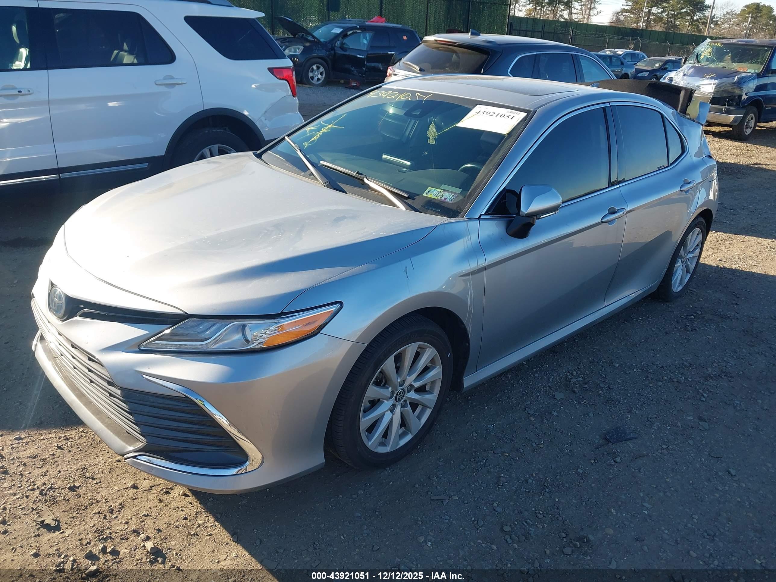 TOYOTA CAMRY image 2