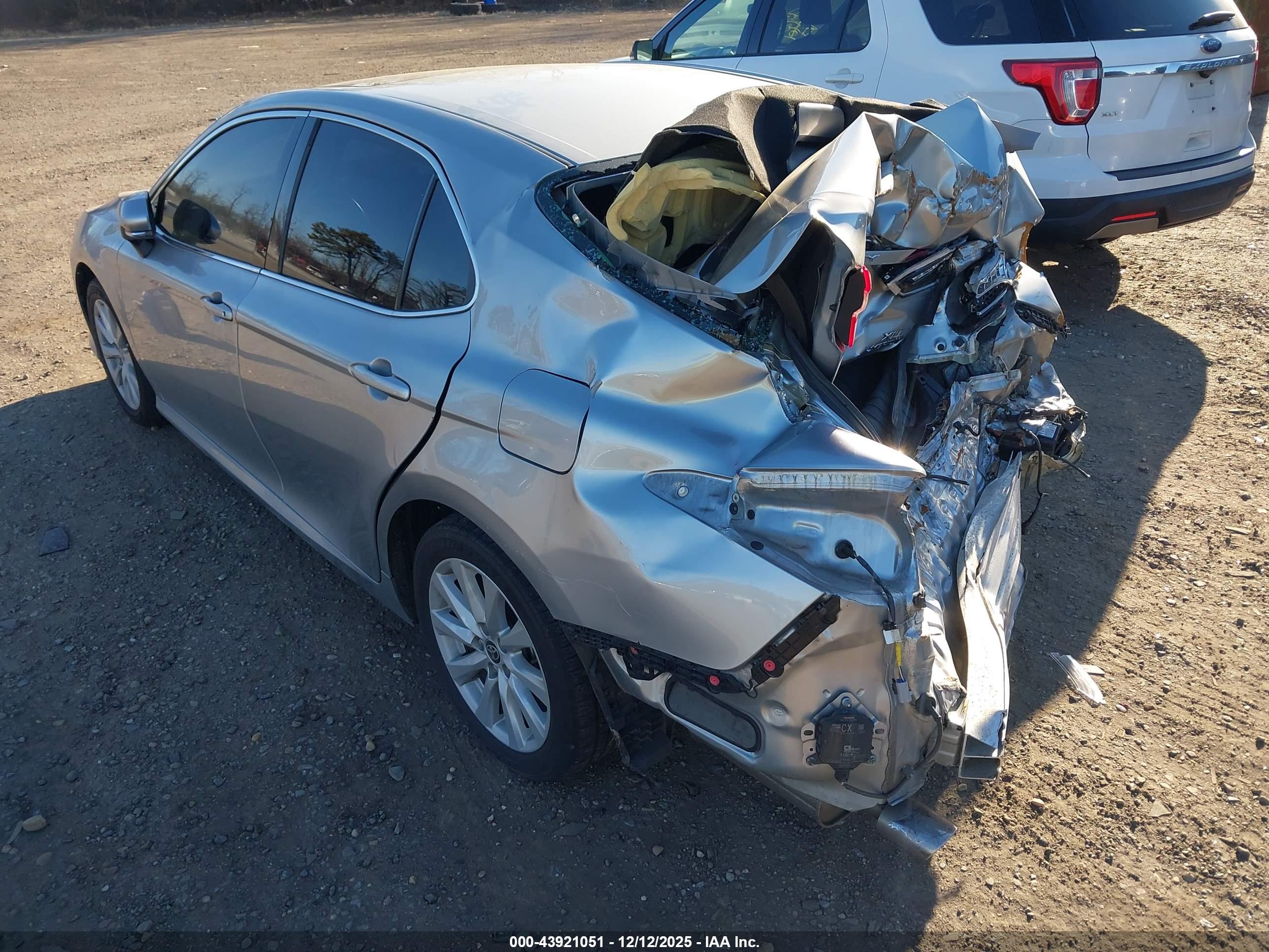 TOYOTA CAMRY image 3