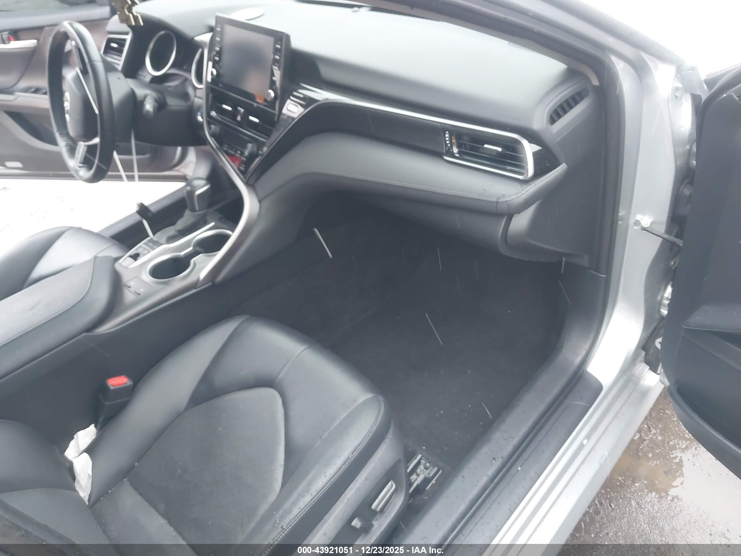 TOYOTA CAMRY image 5