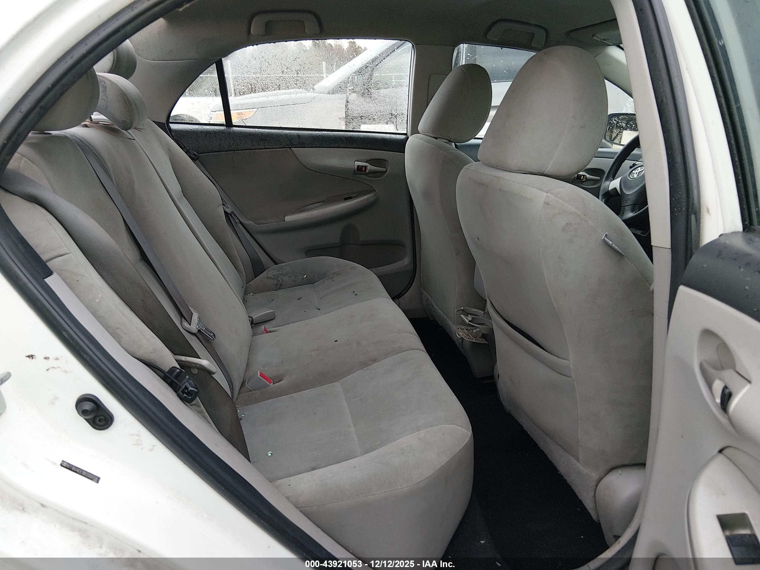 TOYOTA COROLLA image 8