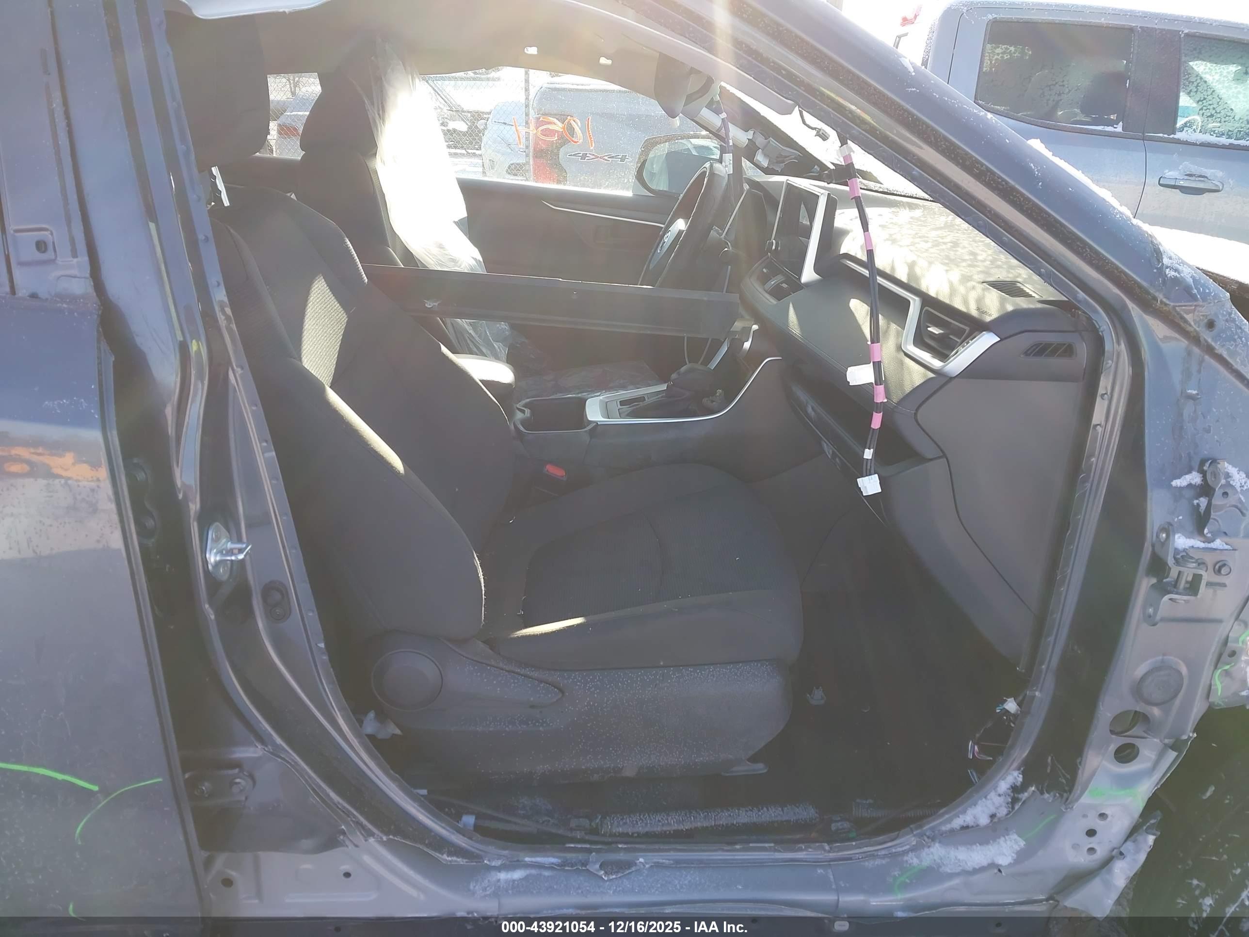 TOYOTA RAV4 image 5
