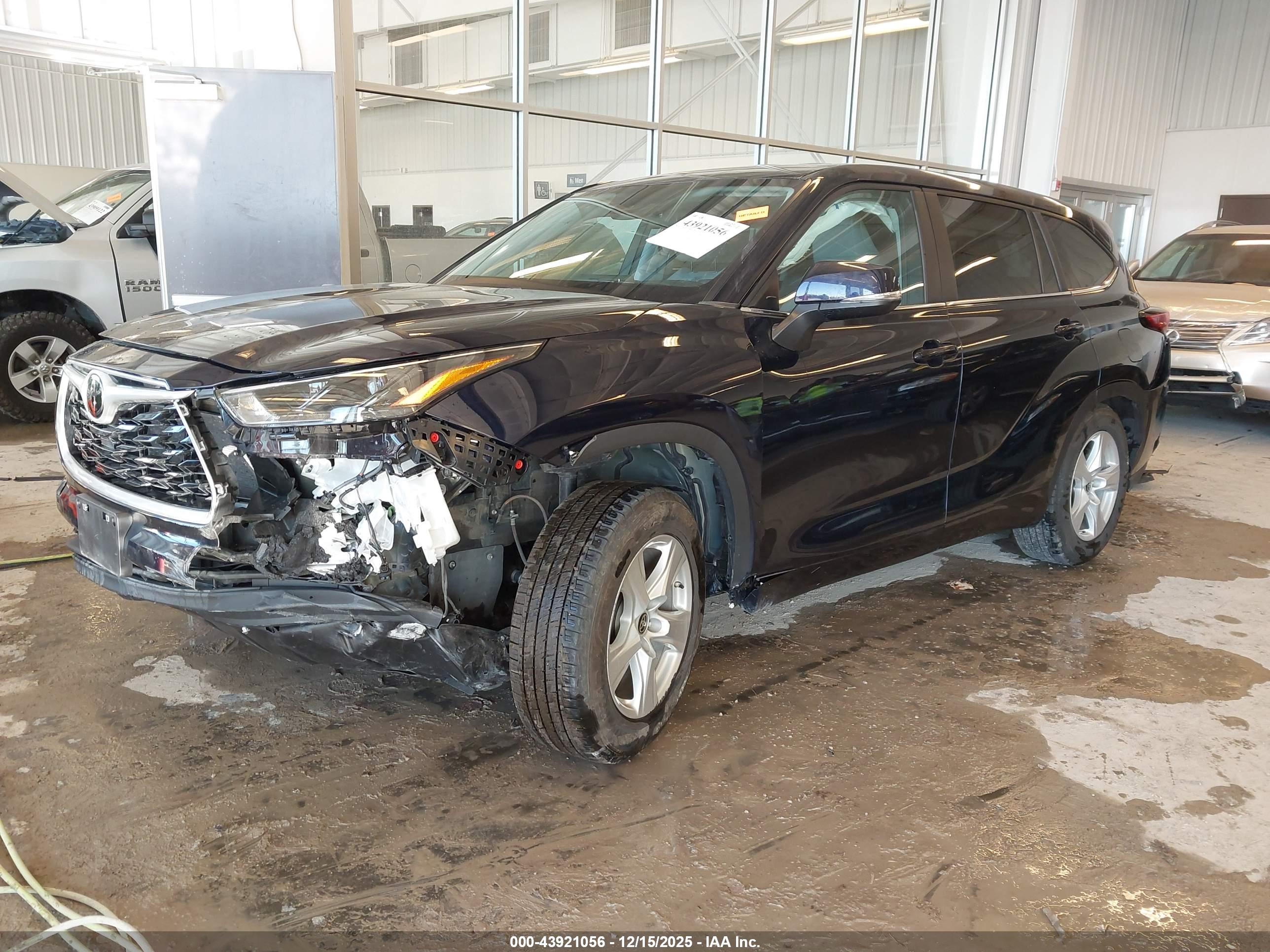 TOYOTA HIGHLANDER image 2