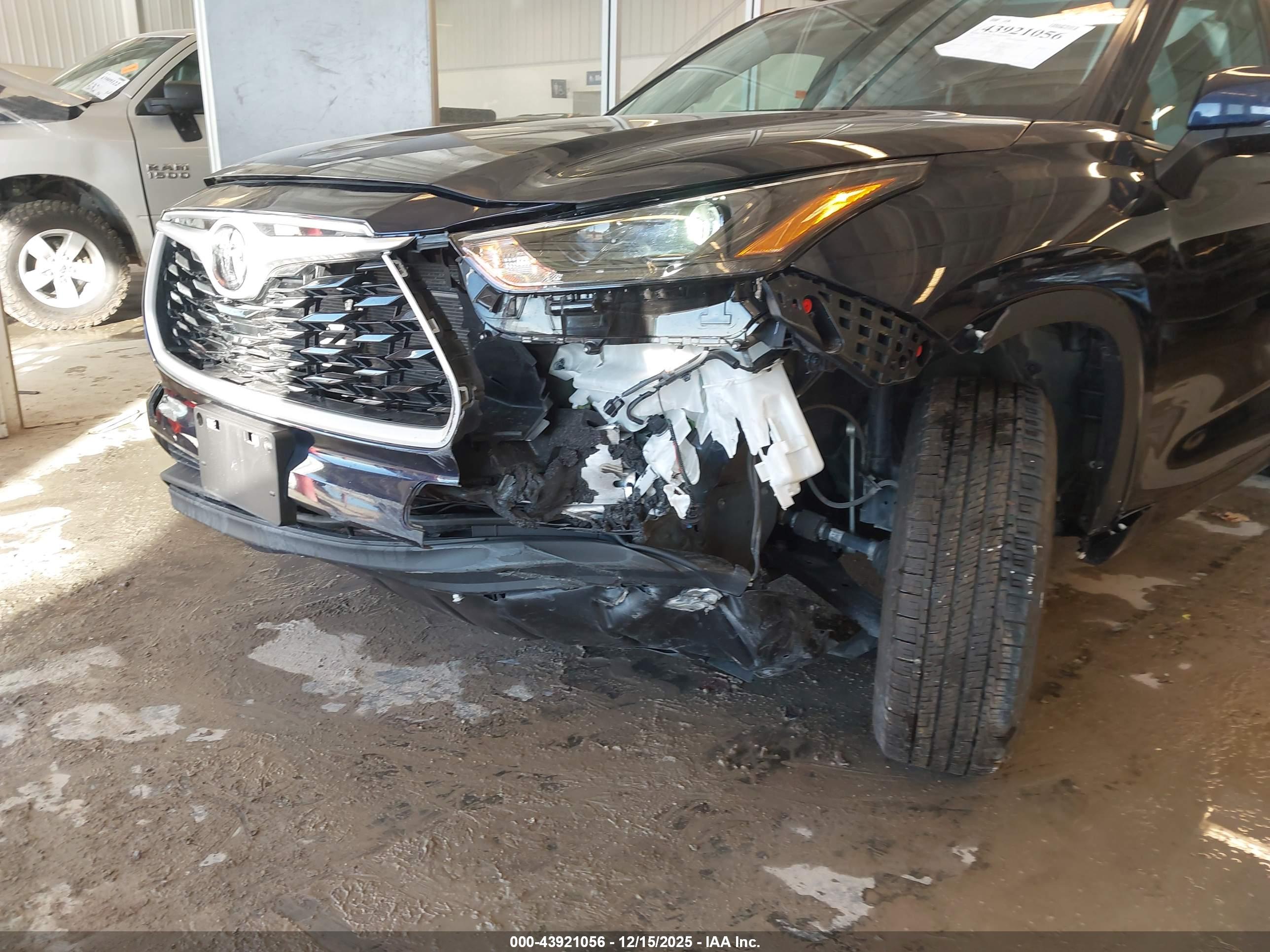TOYOTA HIGHLANDER image 6