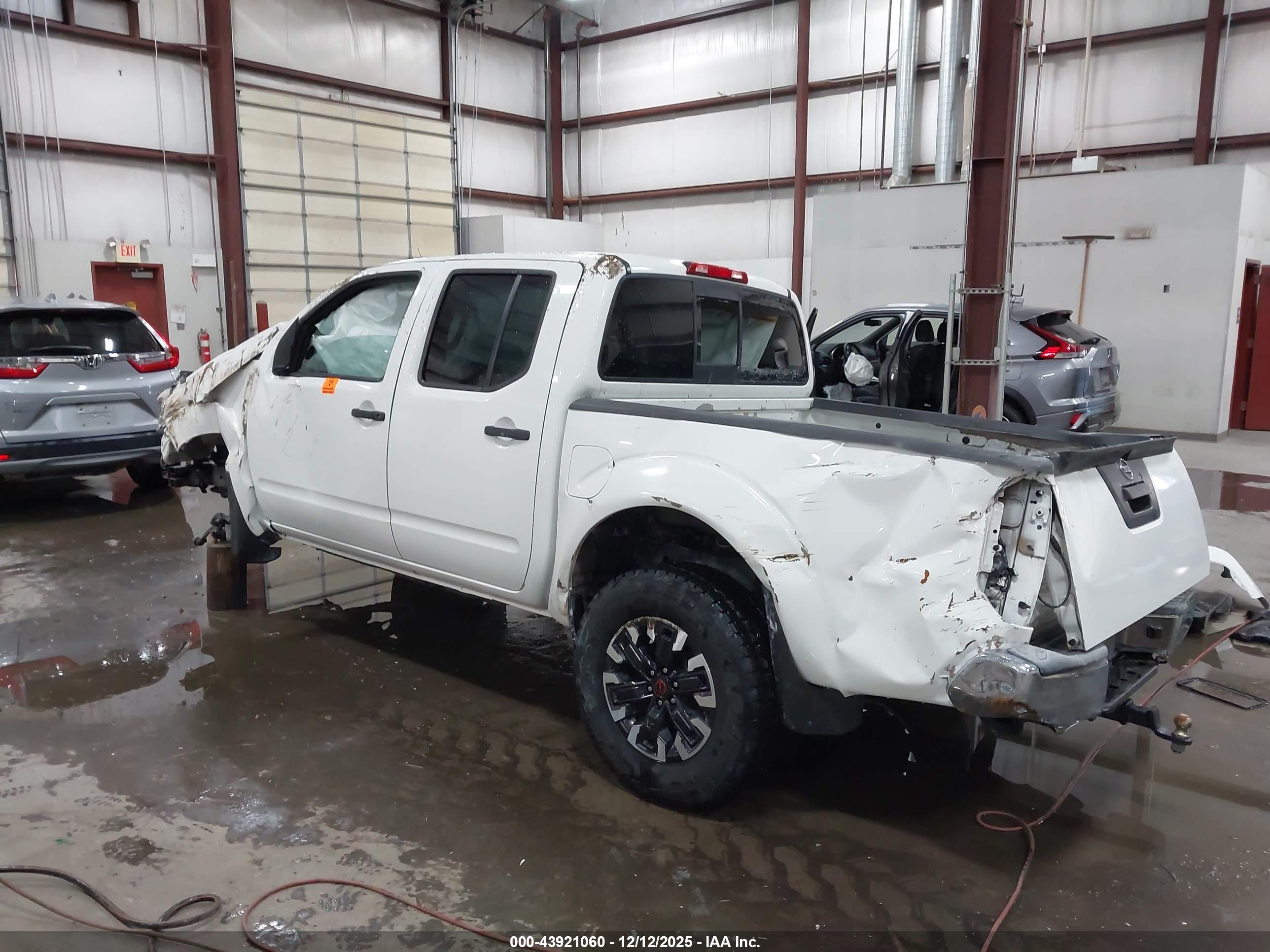NISSAN FRONTIER image 3
