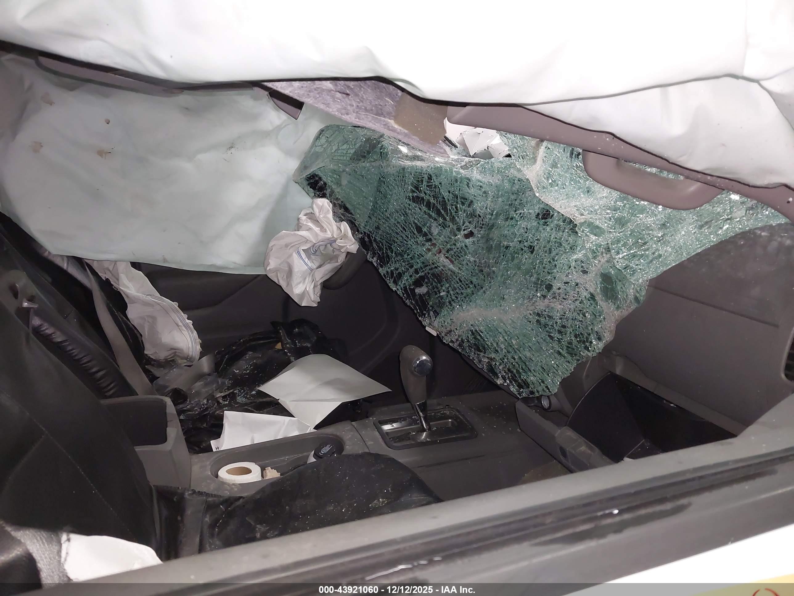 NISSAN FRONTIER image 5