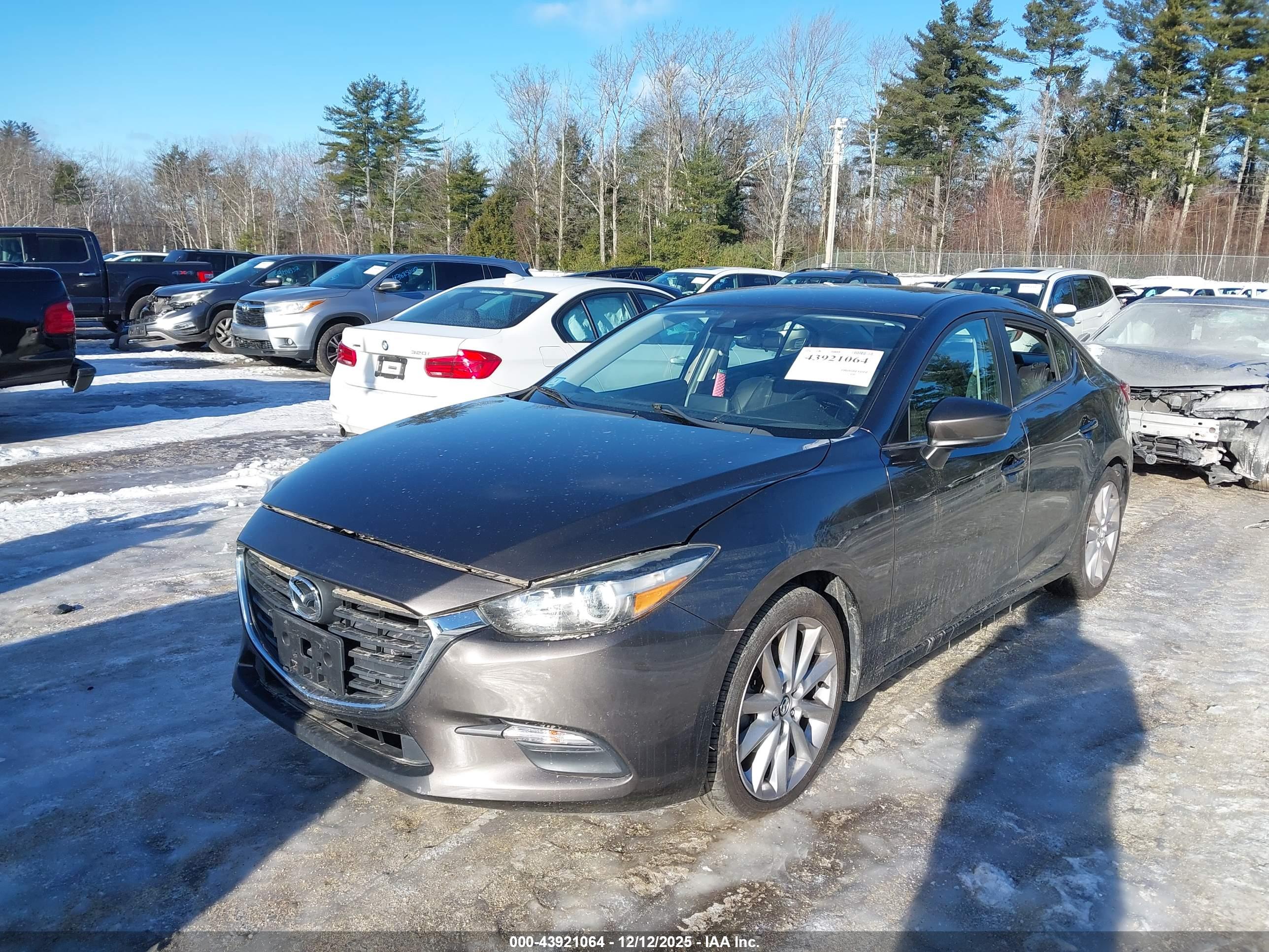 MAZDA MAZDA3 image 2