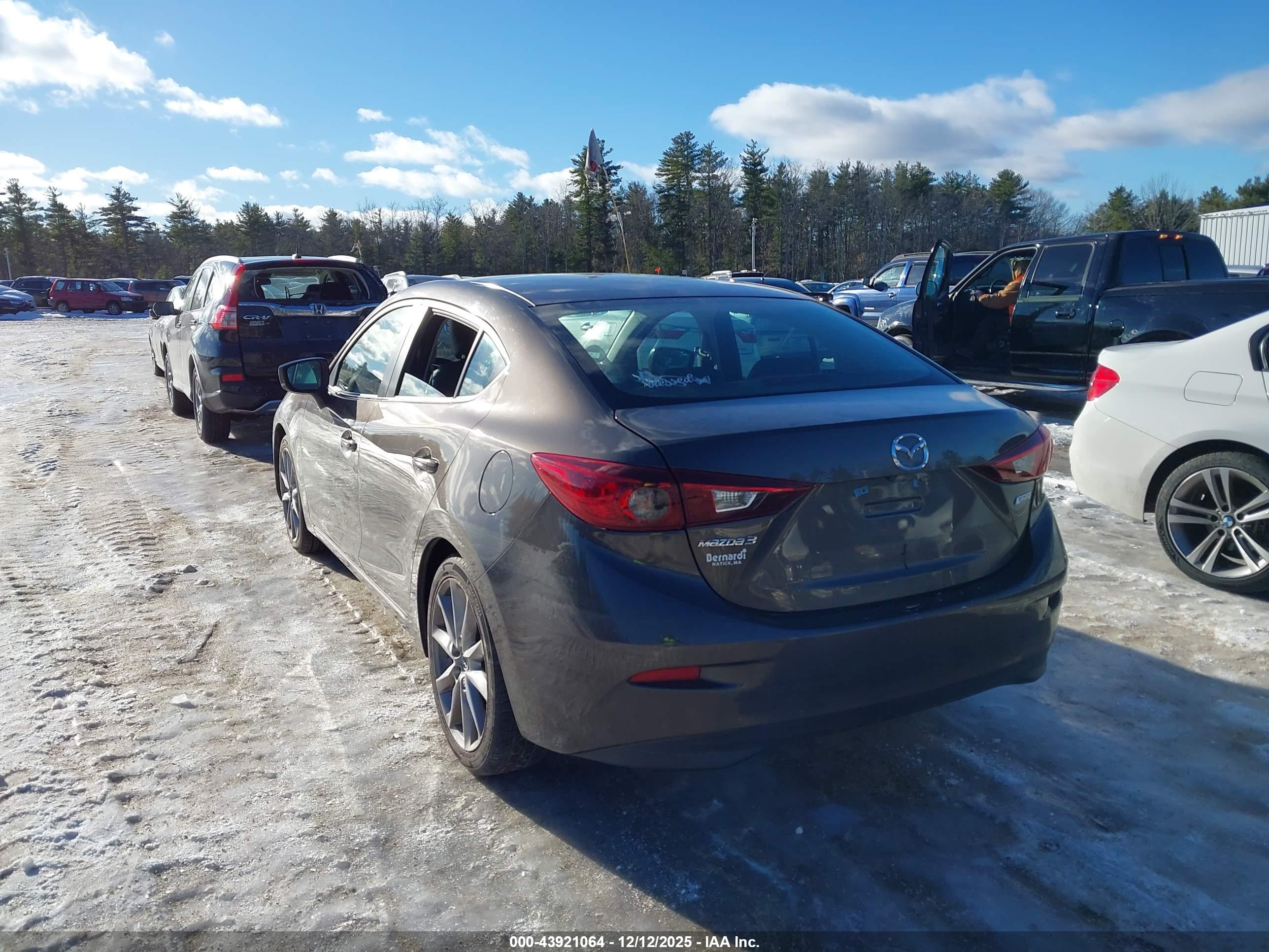 MAZDA MAZDA3 image 3