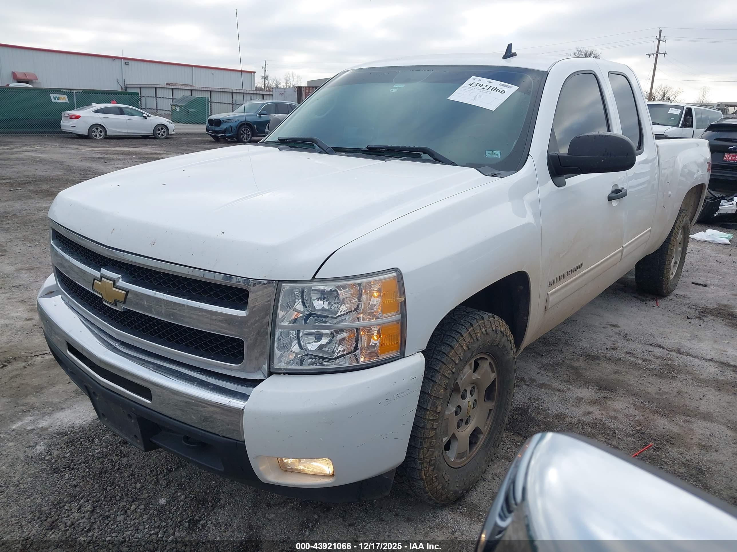 CHEVROLET SILVERADO image 2