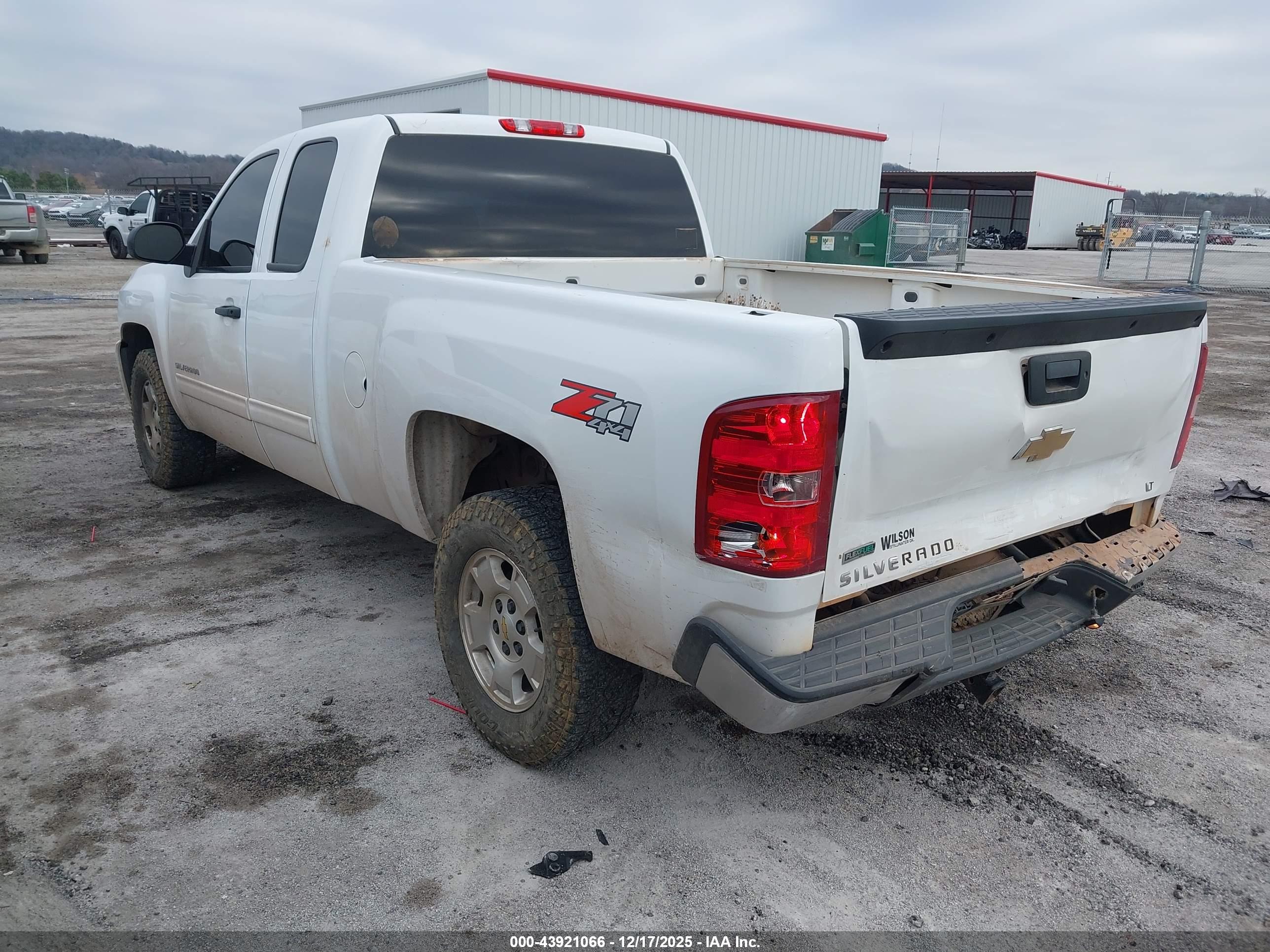 CHEVROLET SILVERADO image 3