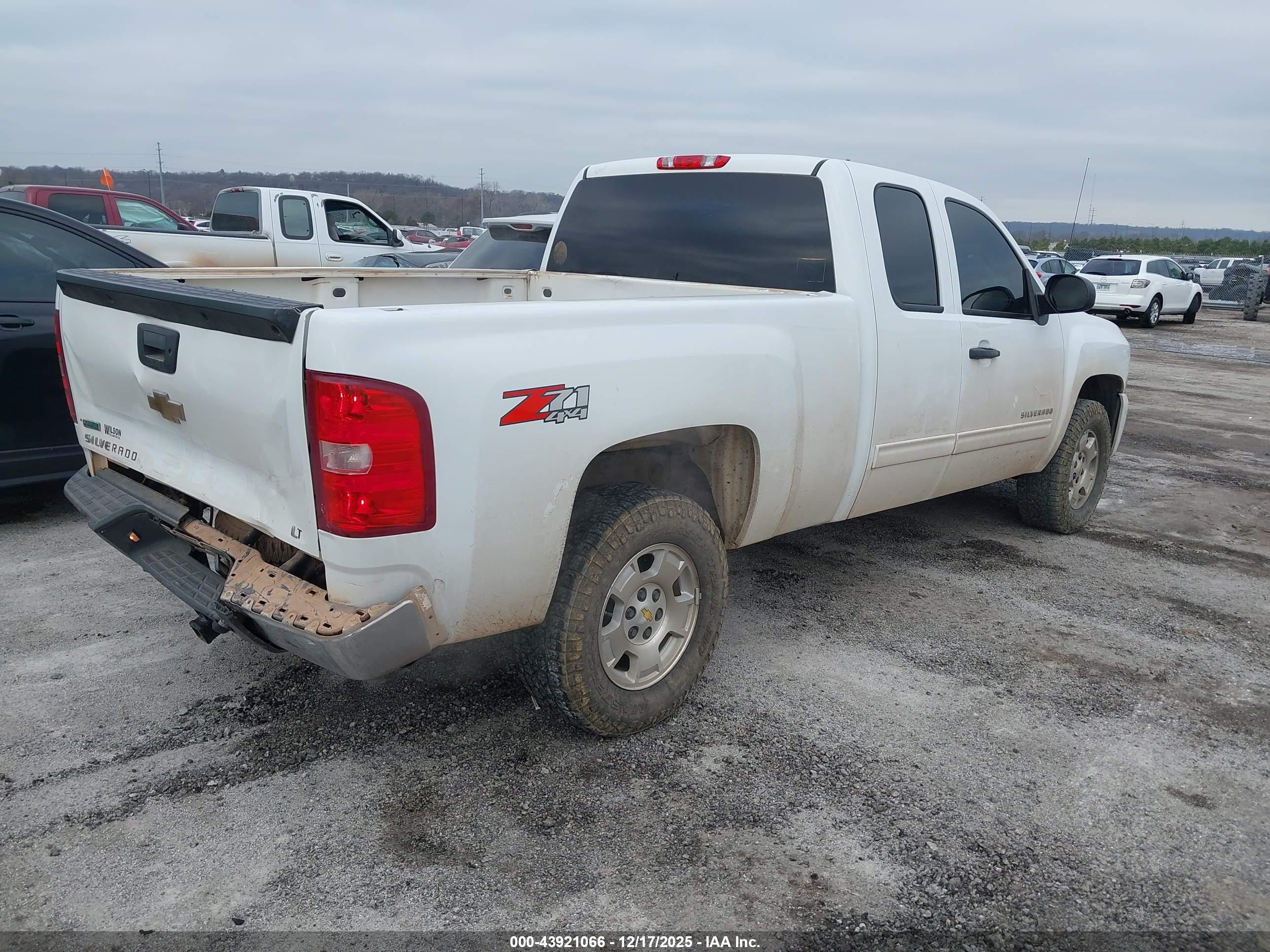 CHEVROLET SILVERADO image 4