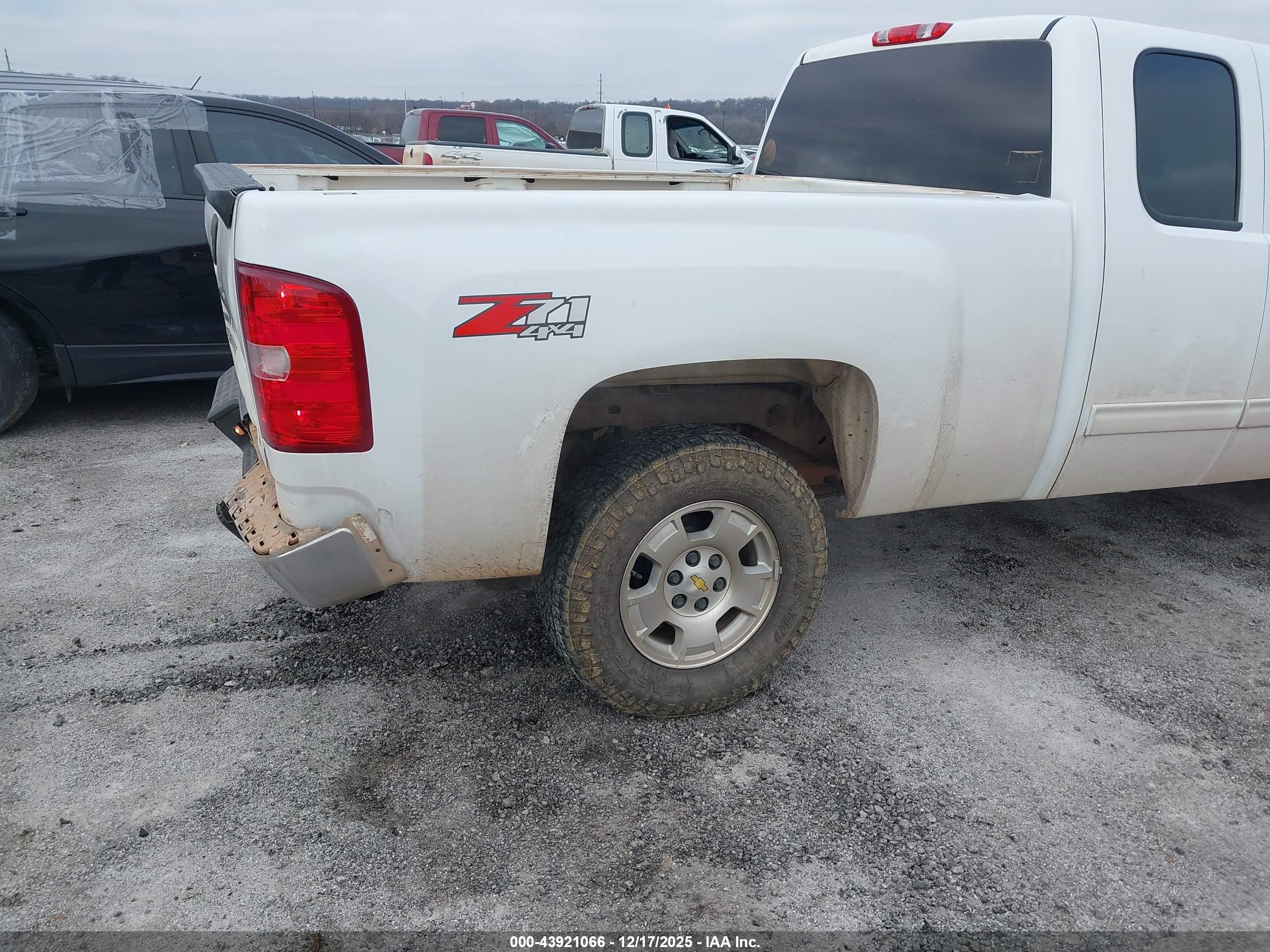 CHEVROLET SILVERADO image 6