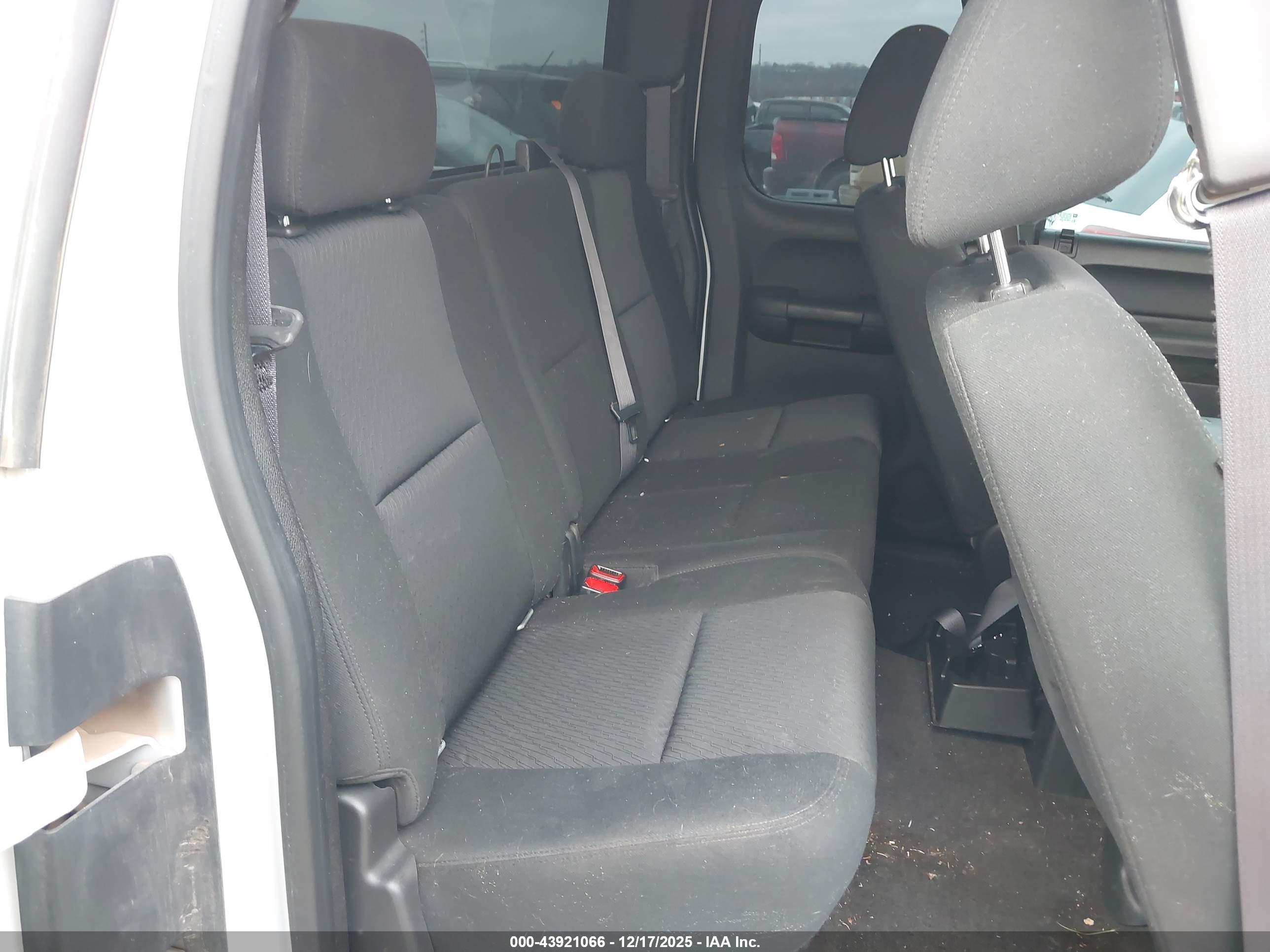 CHEVROLET SILVERADO image 8