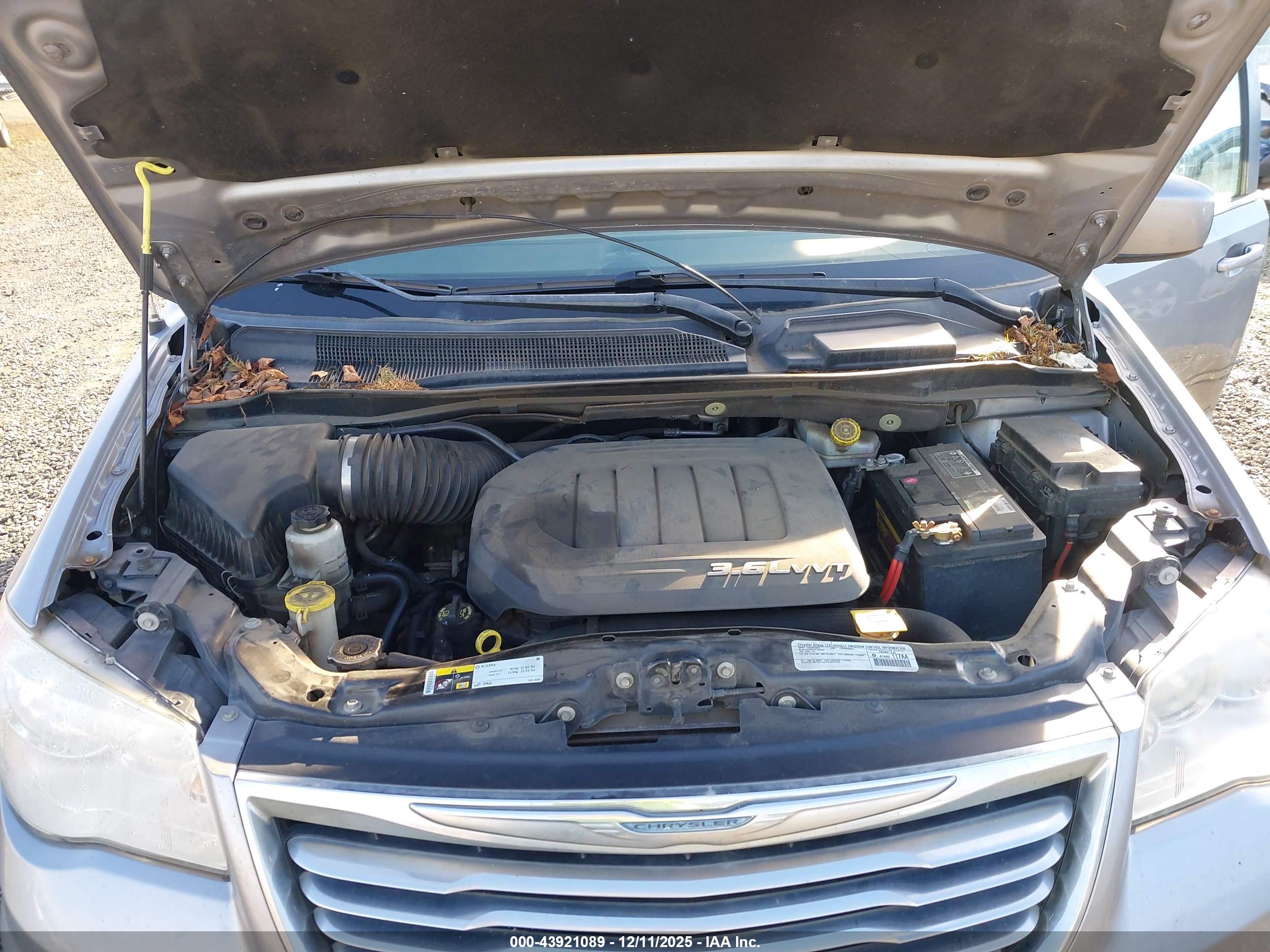 CHRYSLER TOWN image 10