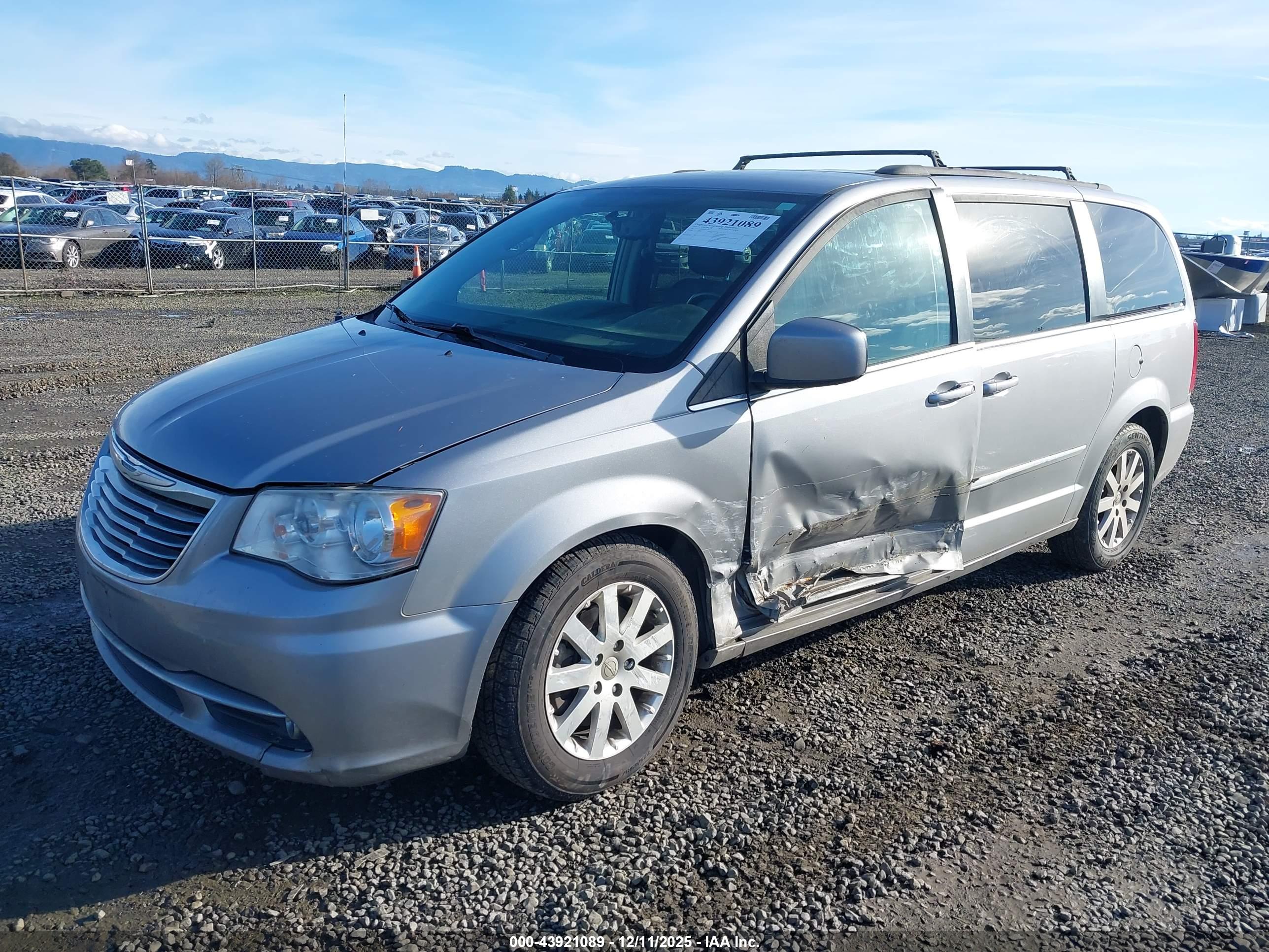 CHRYSLER TOWN image 2