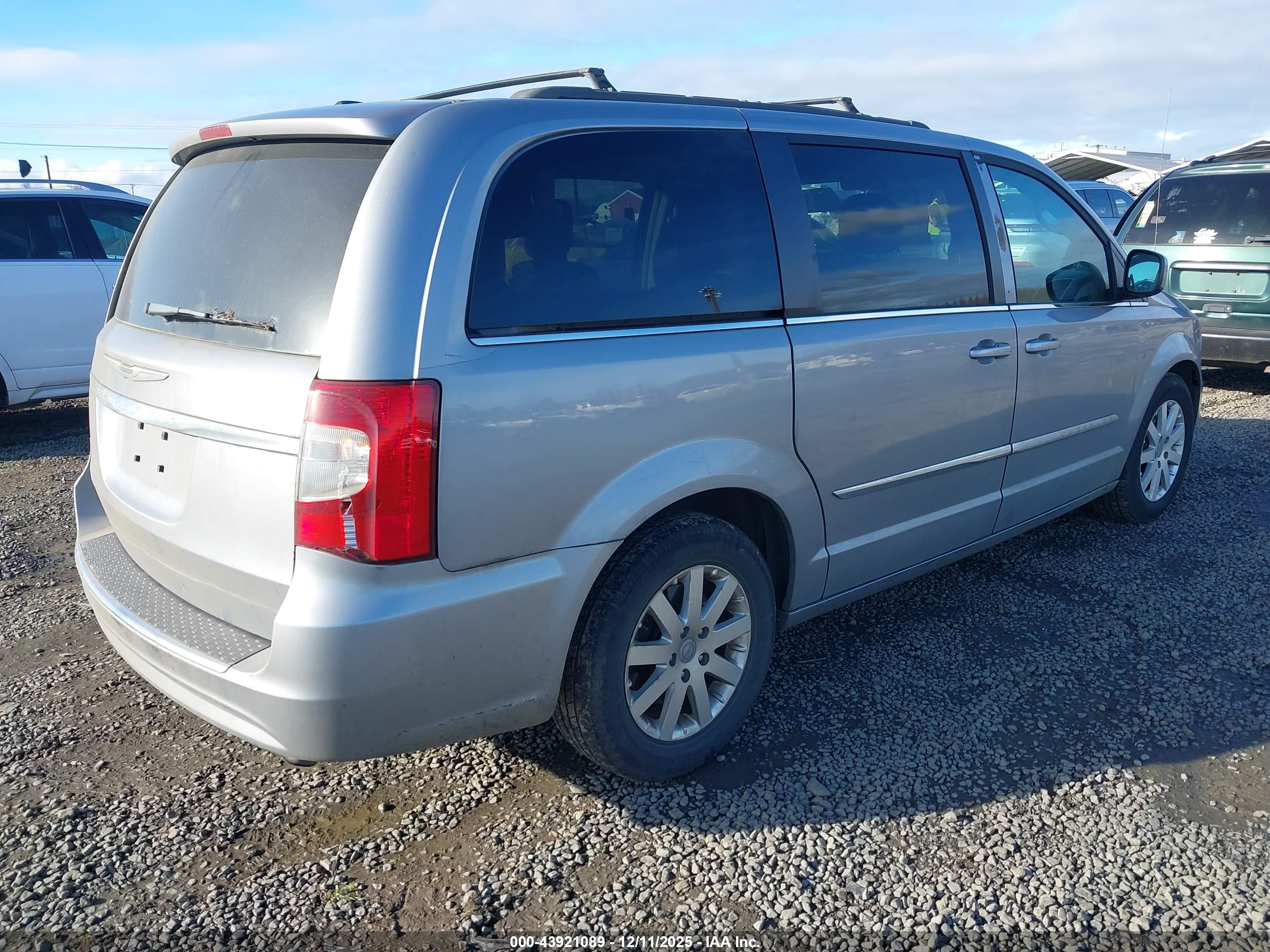CHRYSLER TOWN image 4