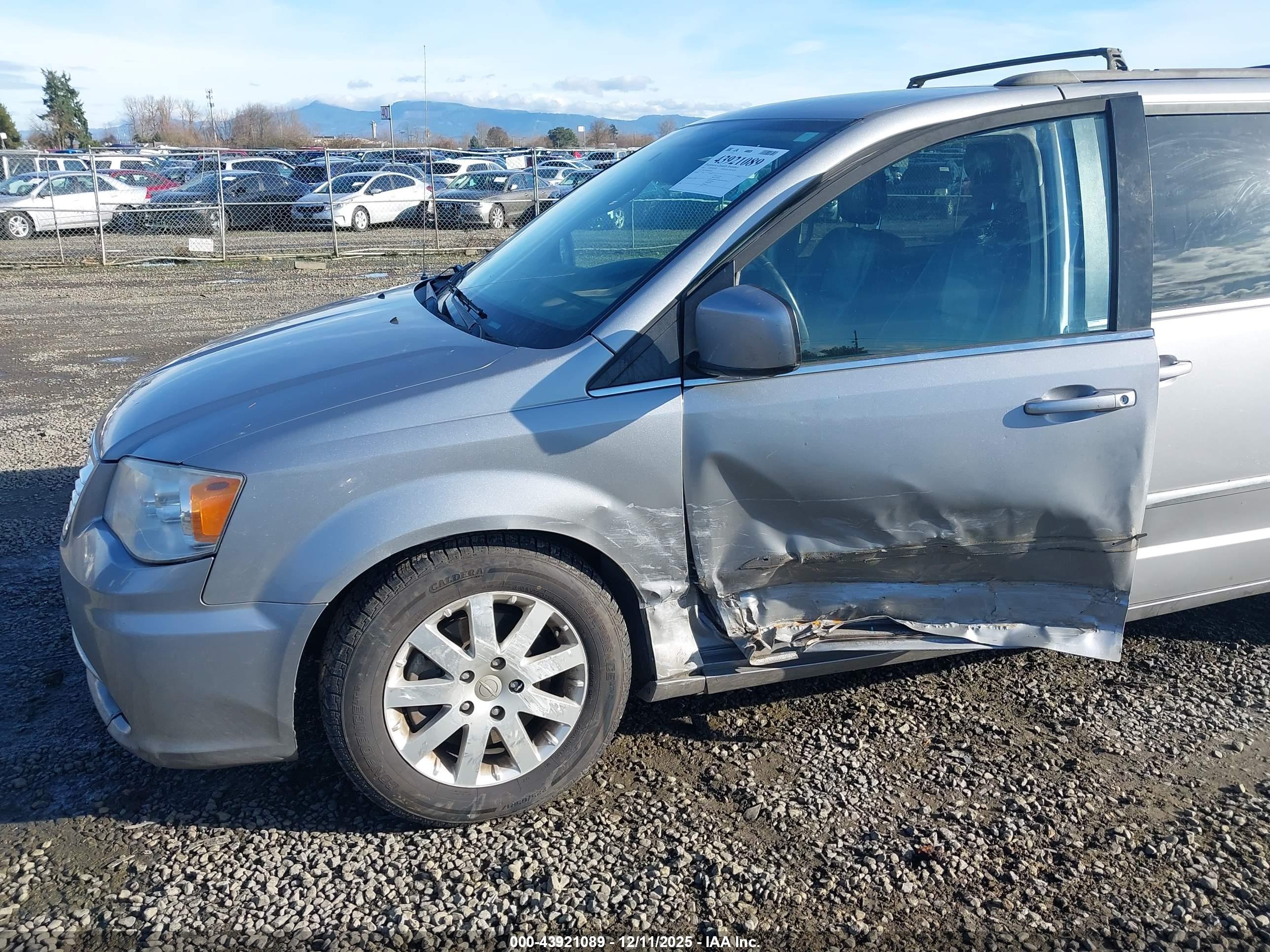 CHRYSLER TOWN image 6