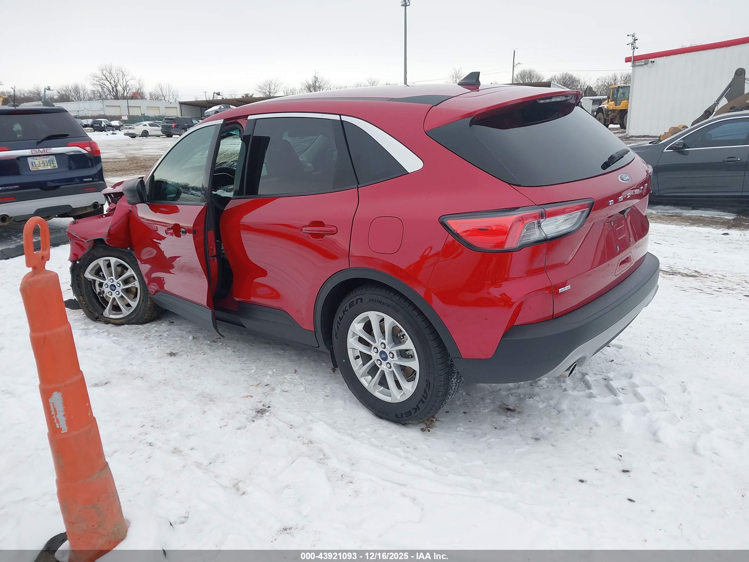 FORD ESCAPE image 3