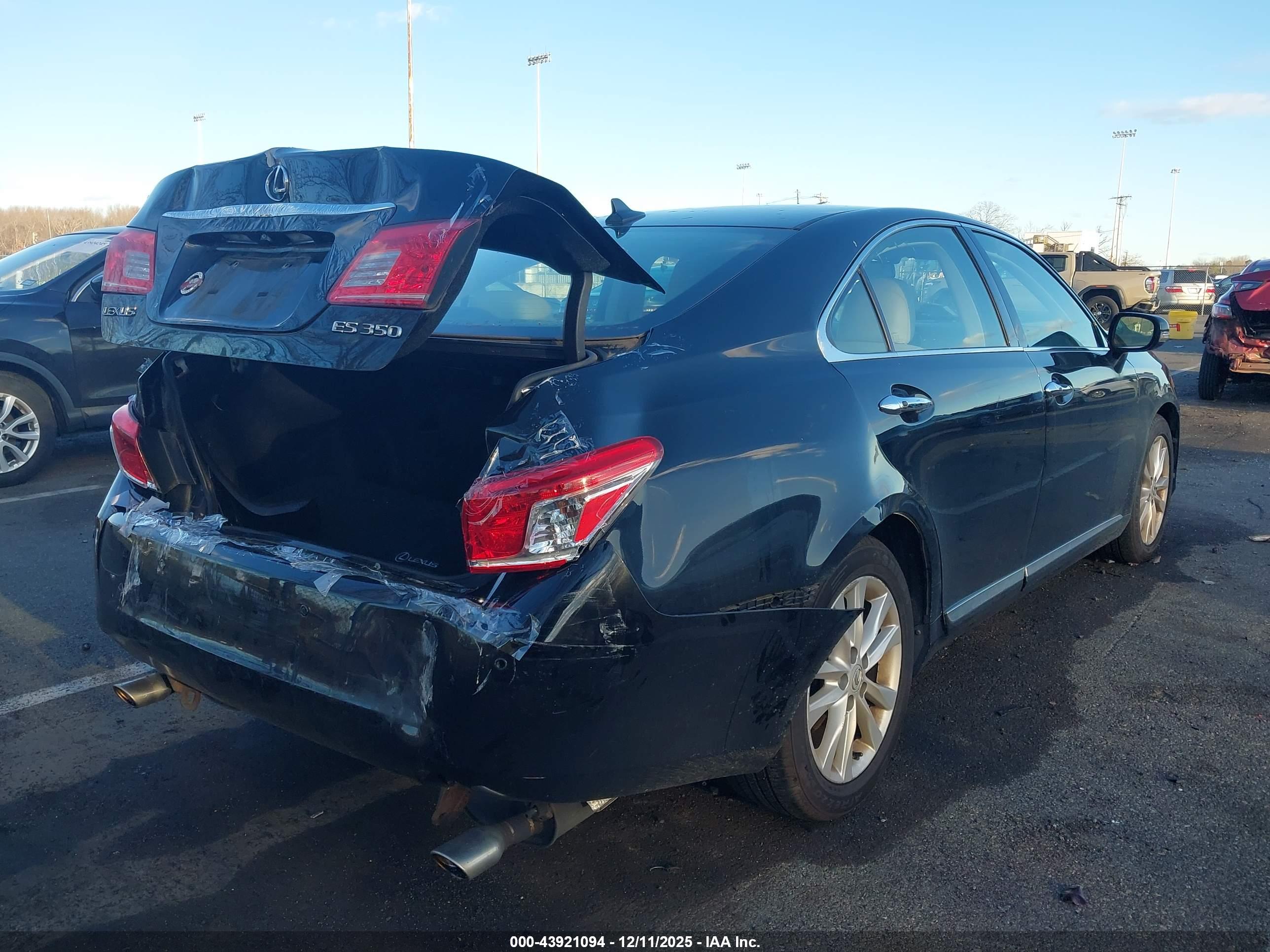 LEXUS ES image 4