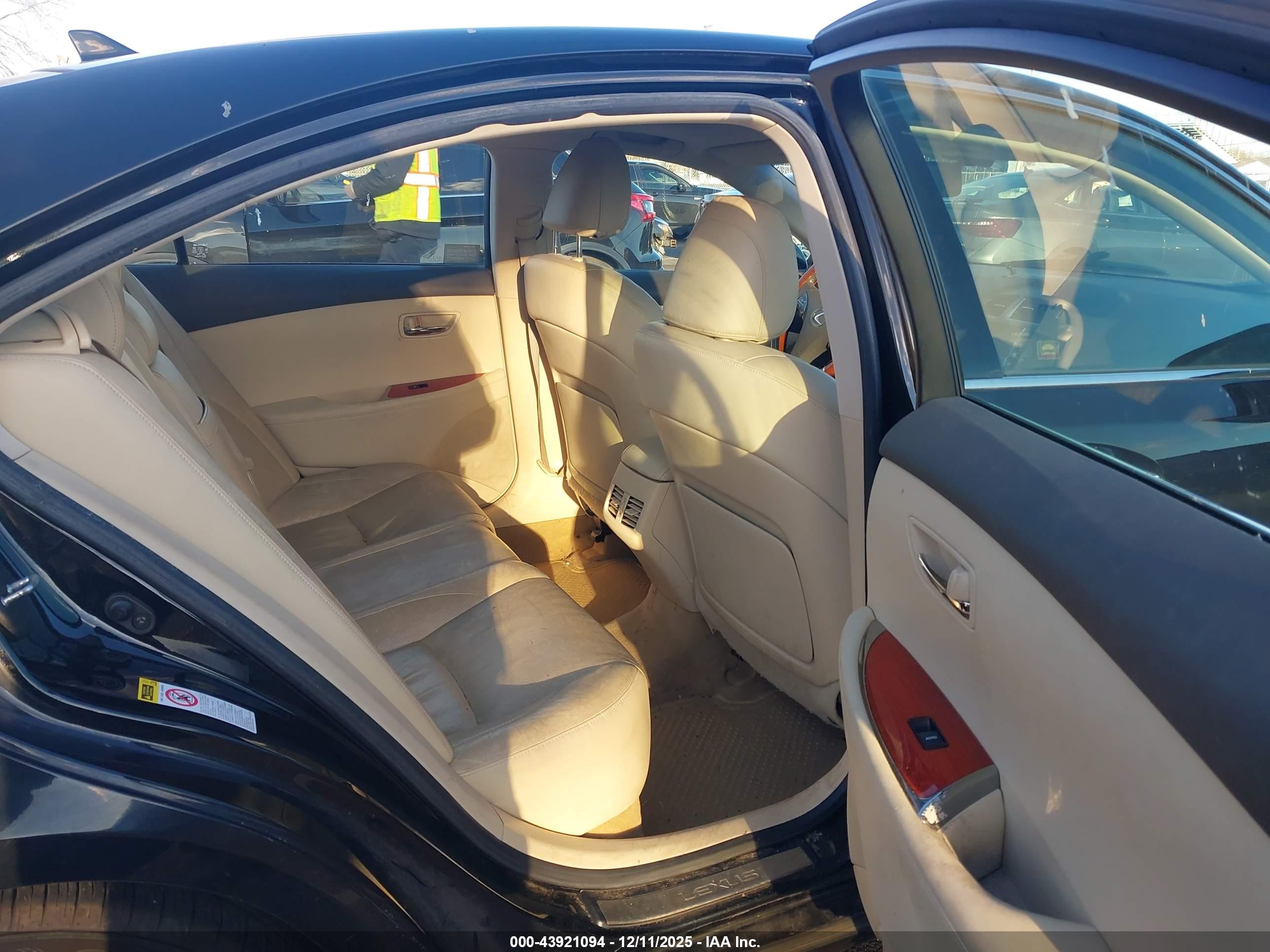 LEXUS ES image 8
