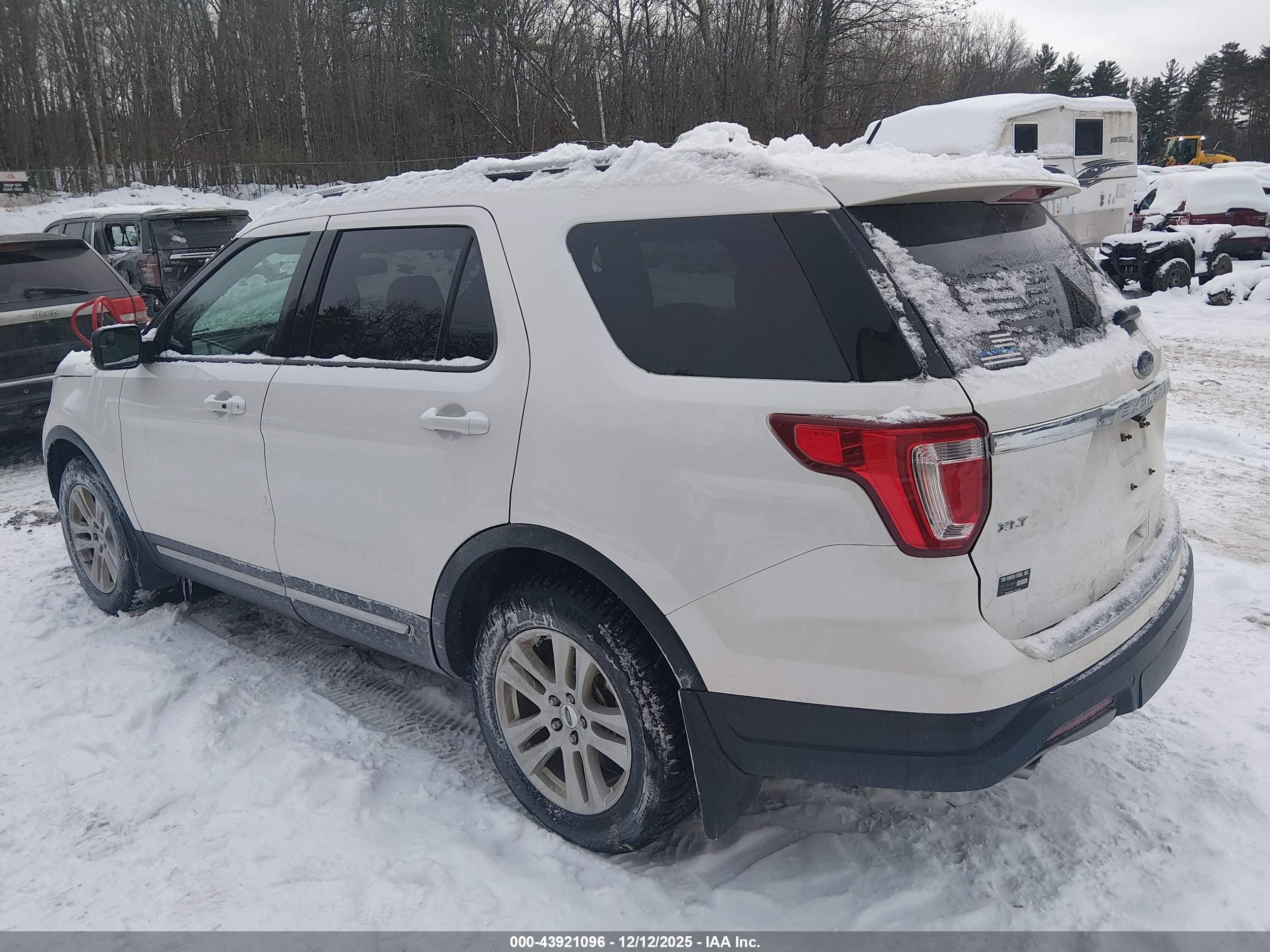FORD EXPLORER image 3