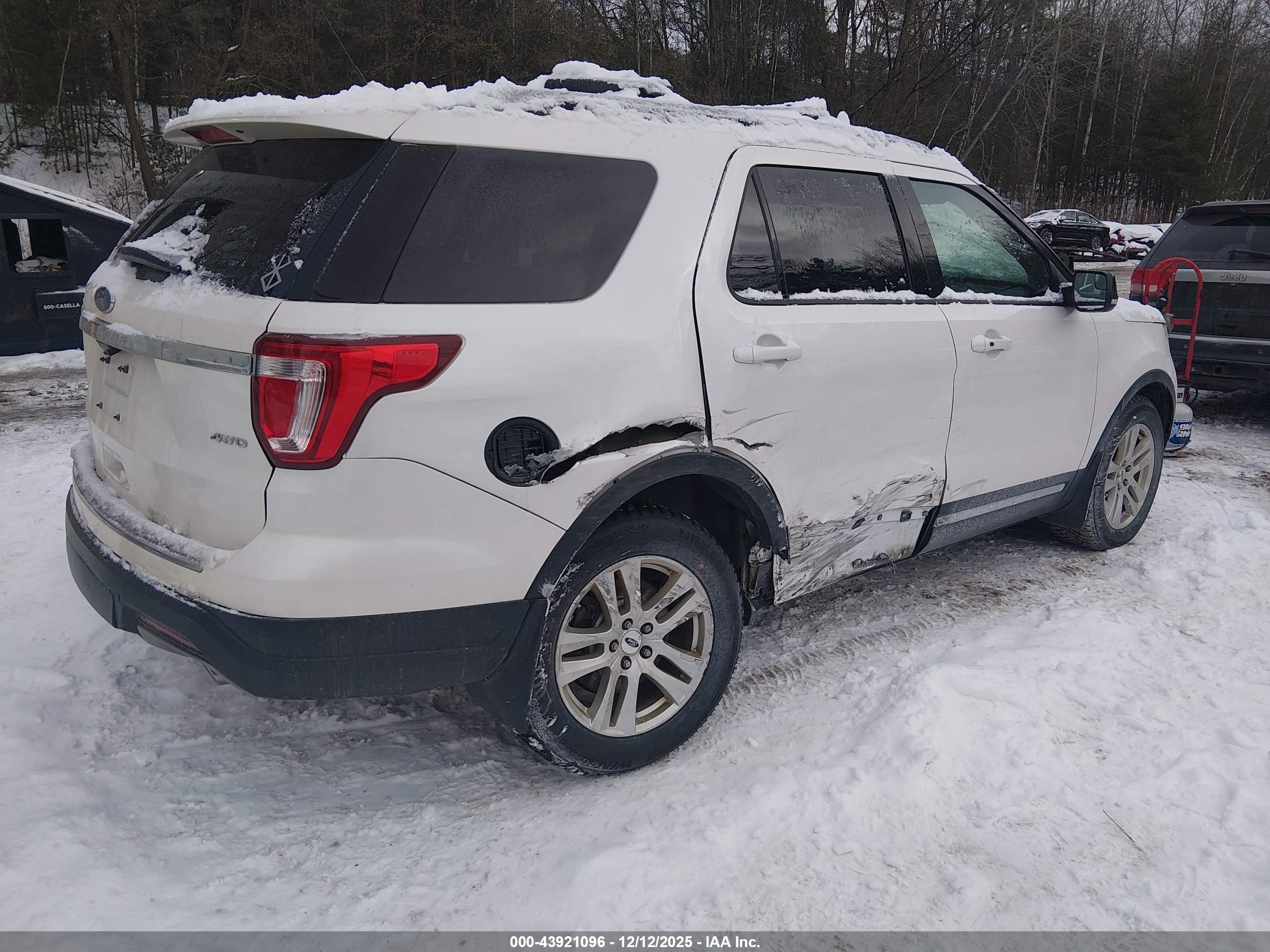 FORD EXPLORER image 4