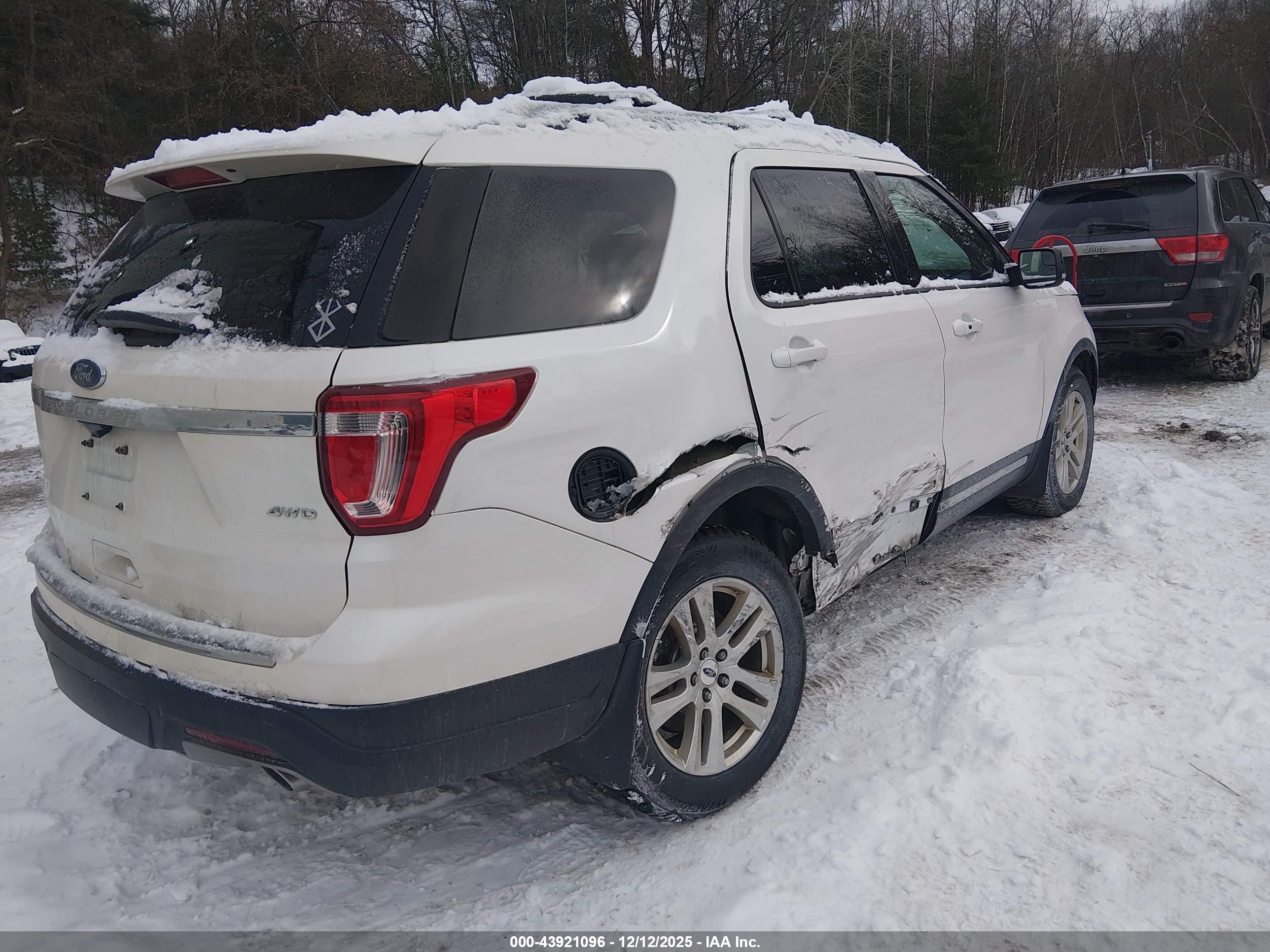 FORD EXPLORER image 6