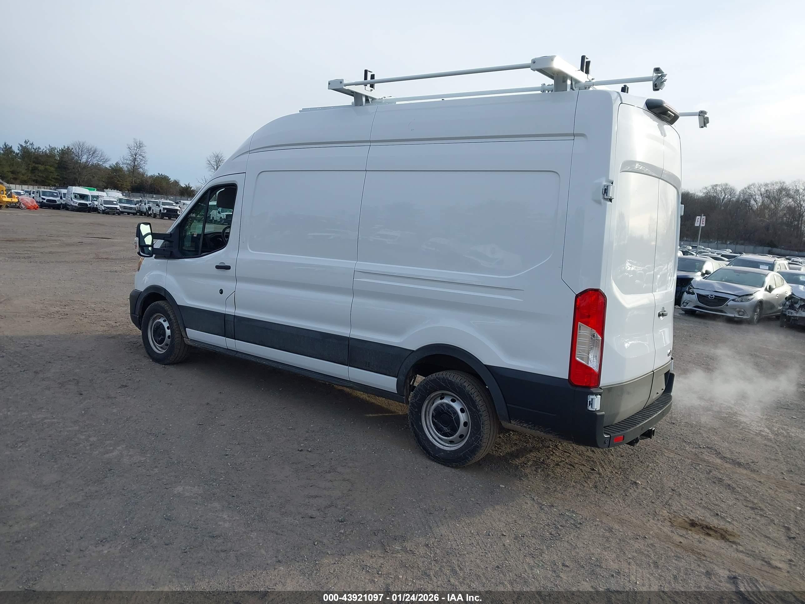 FORD TRANSIT-250 image 3