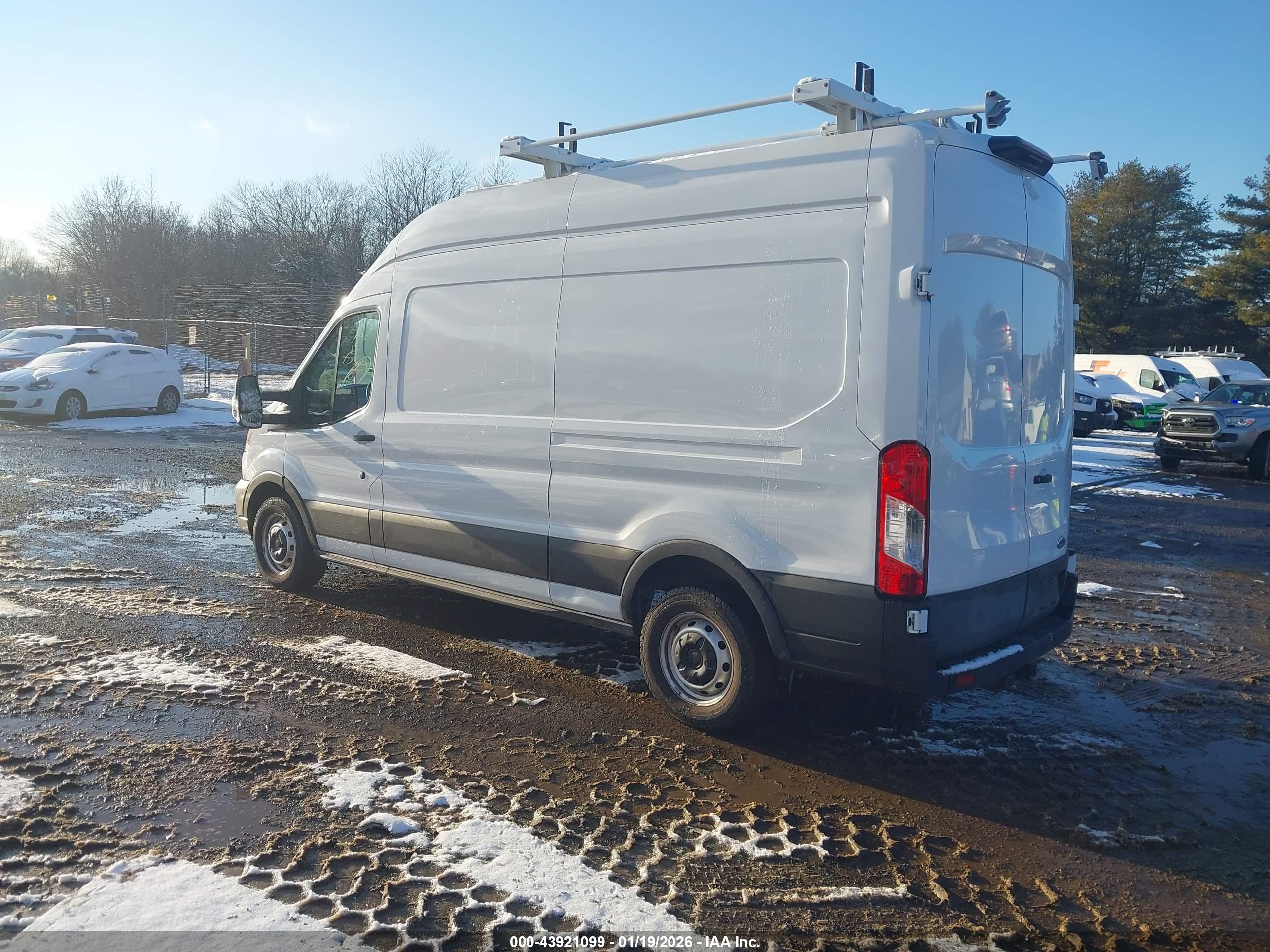 FORD TRANSIT-250 image 3