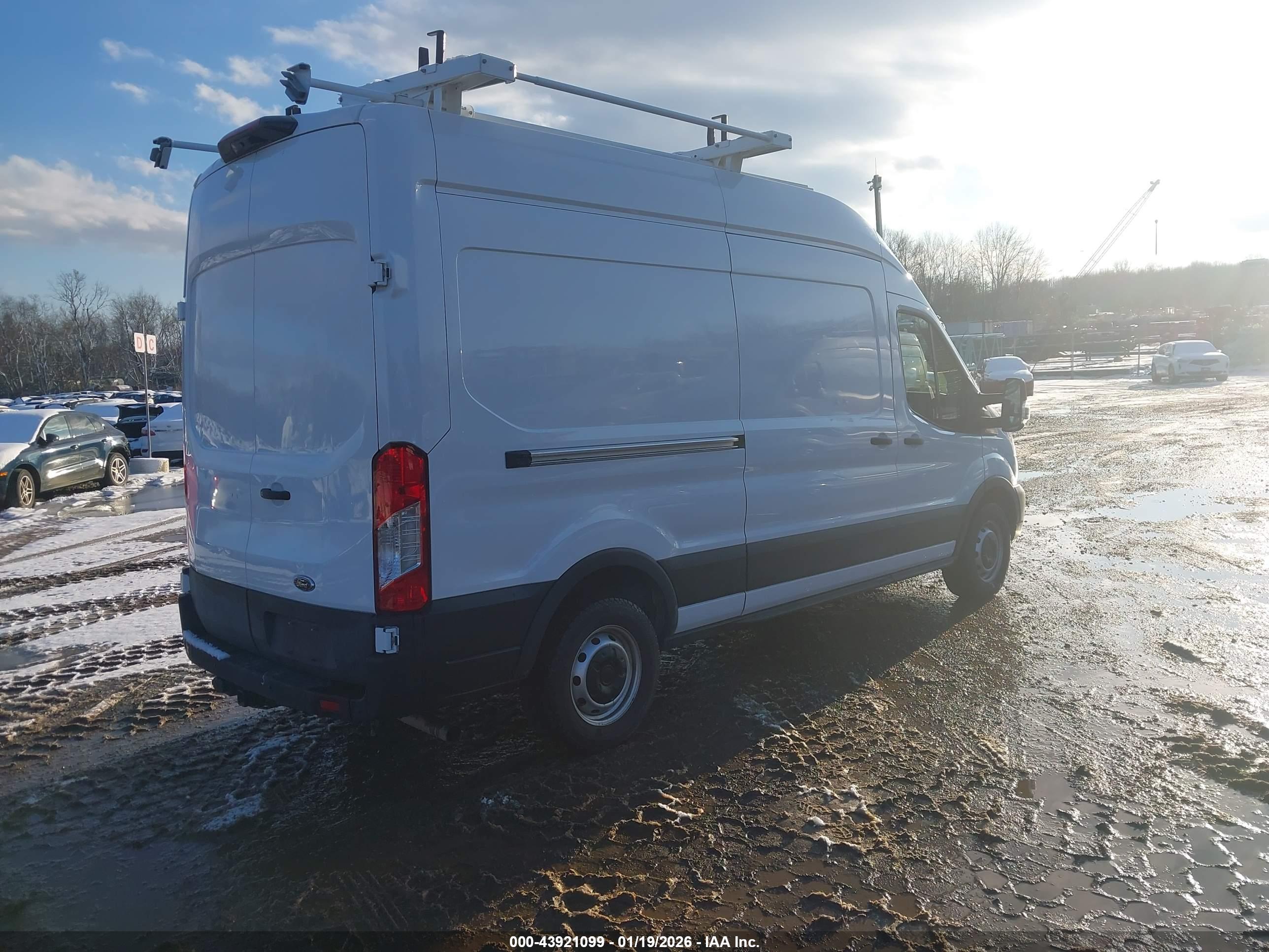 FORD TRANSIT-250 image 4