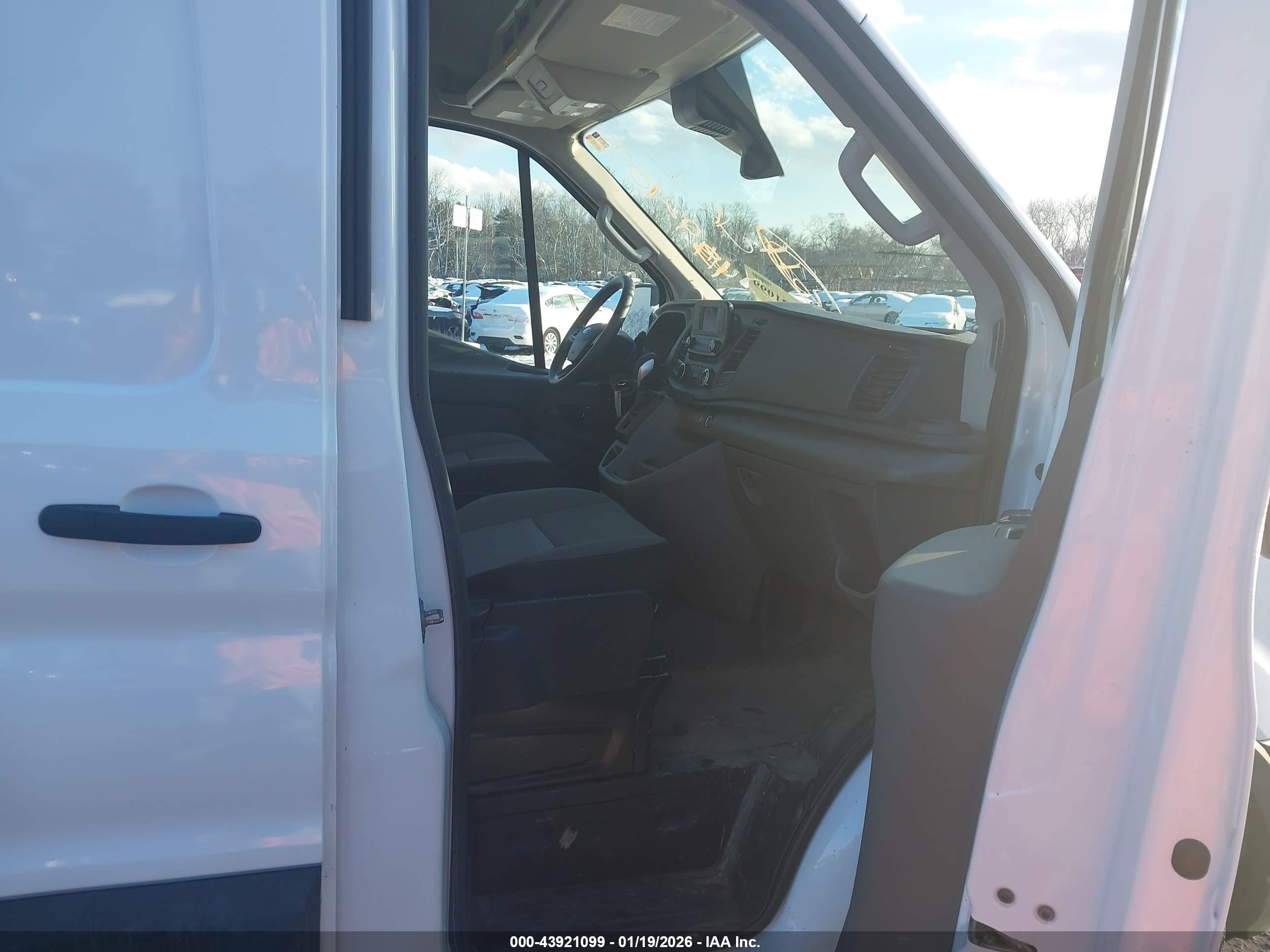 FORD TRANSIT-250 image 5