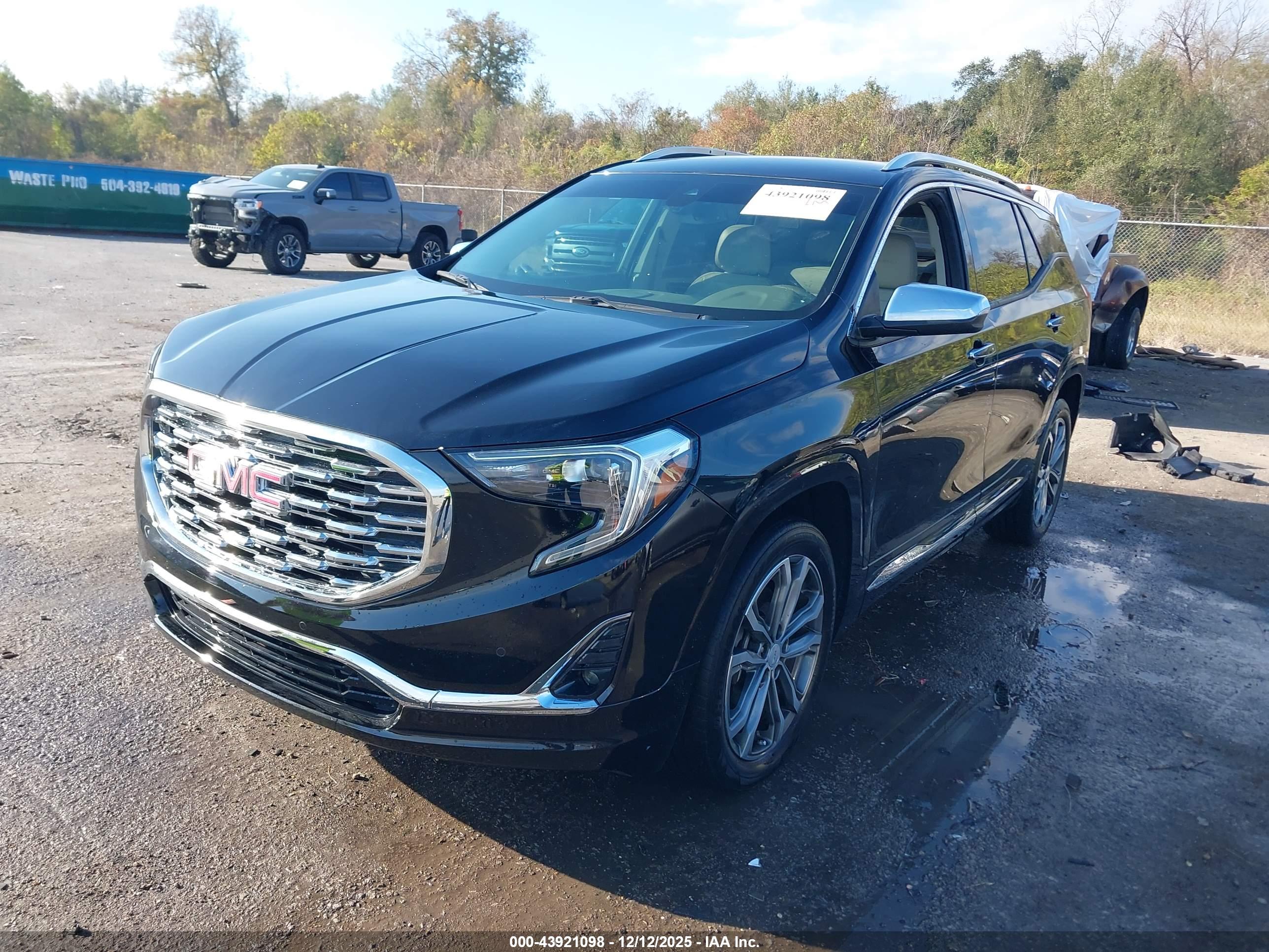 GMC TERRAIN image 2