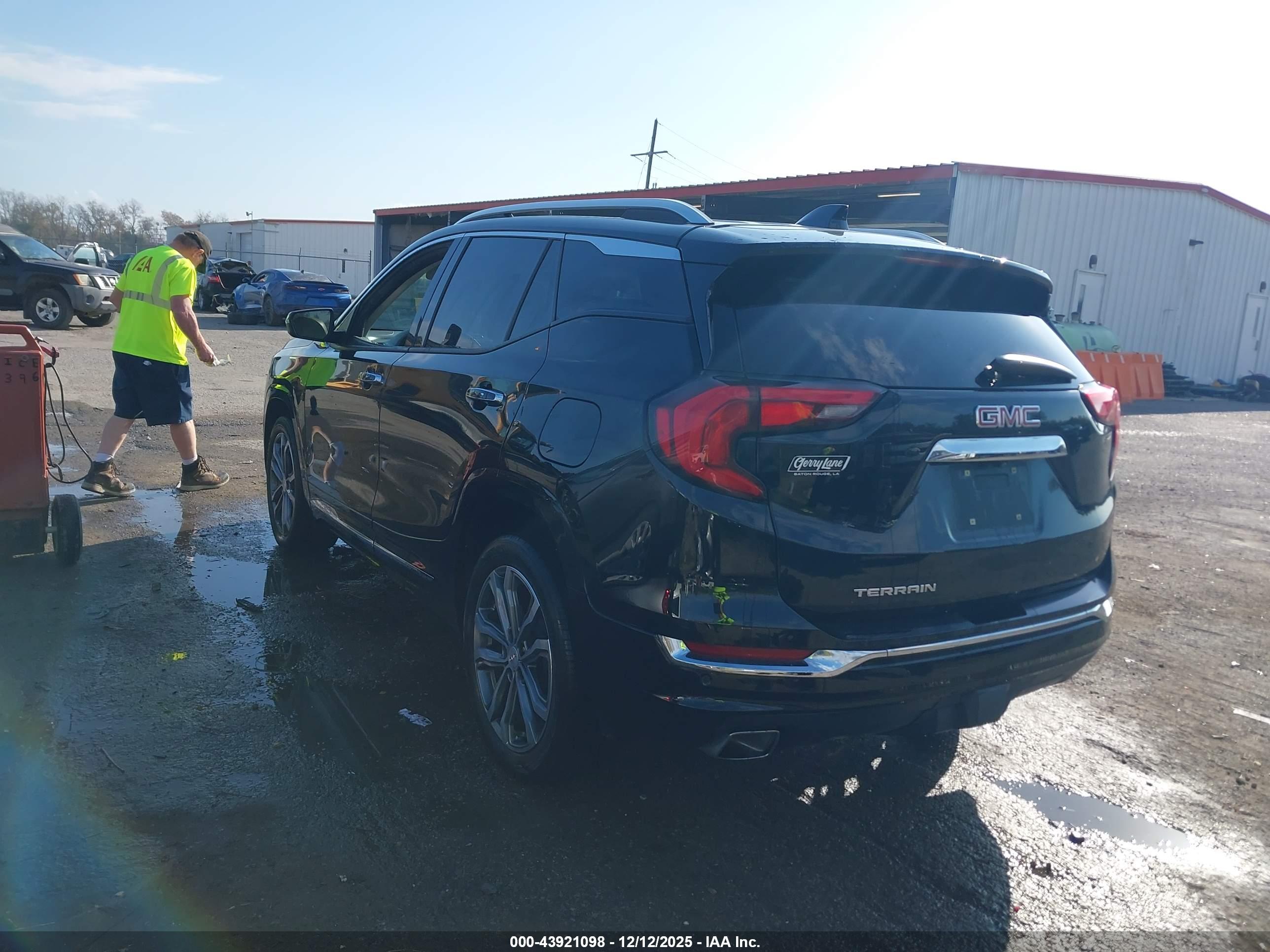 GMC TERRAIN image 3