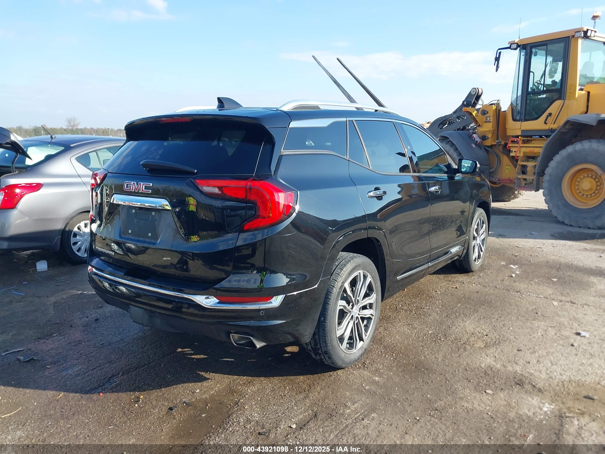 GMC TERRAIN image 4