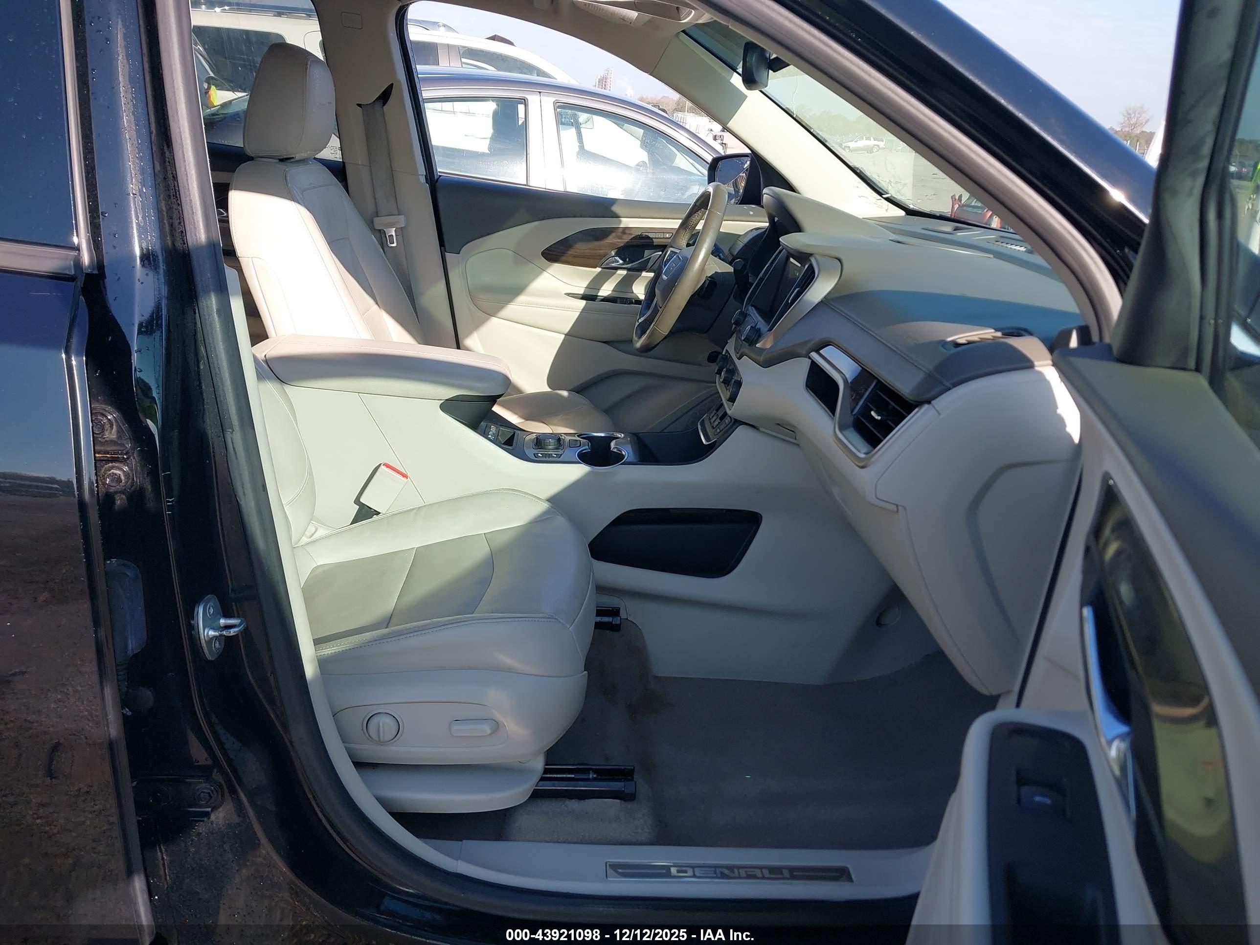 GMC TERRAIN image 5