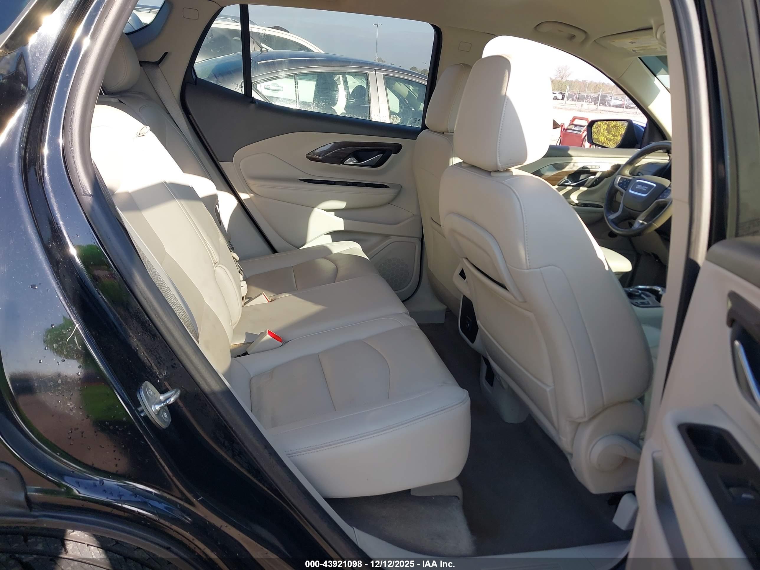 GMC TERRAIN image 8