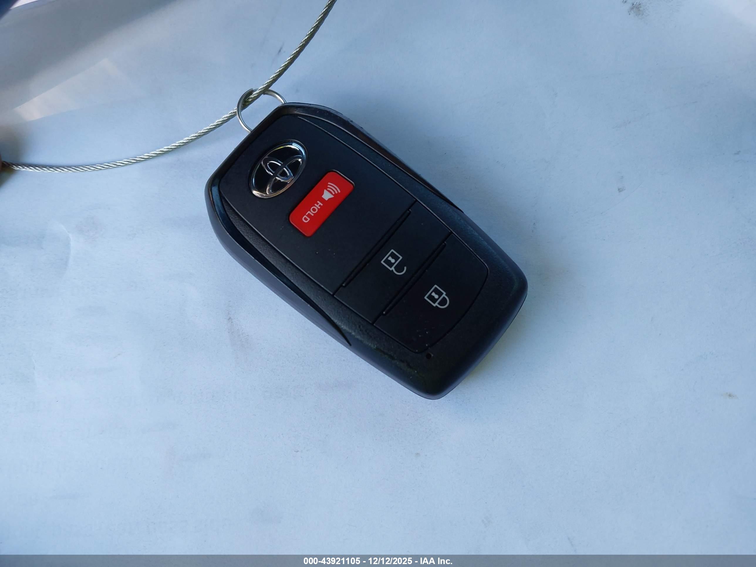 TOYOTA PRIUS image 11
