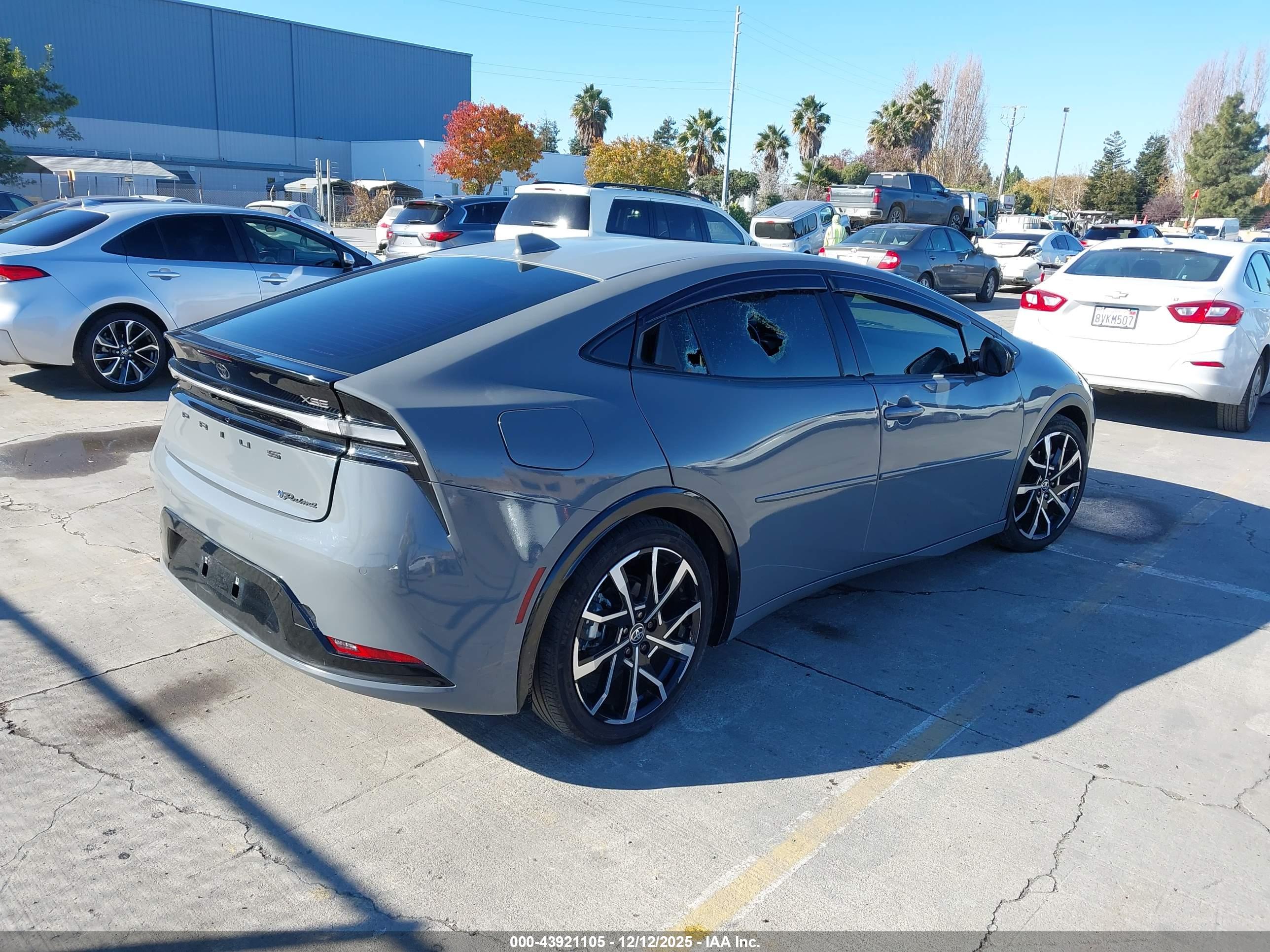 TOYOTA PRIUS image 4