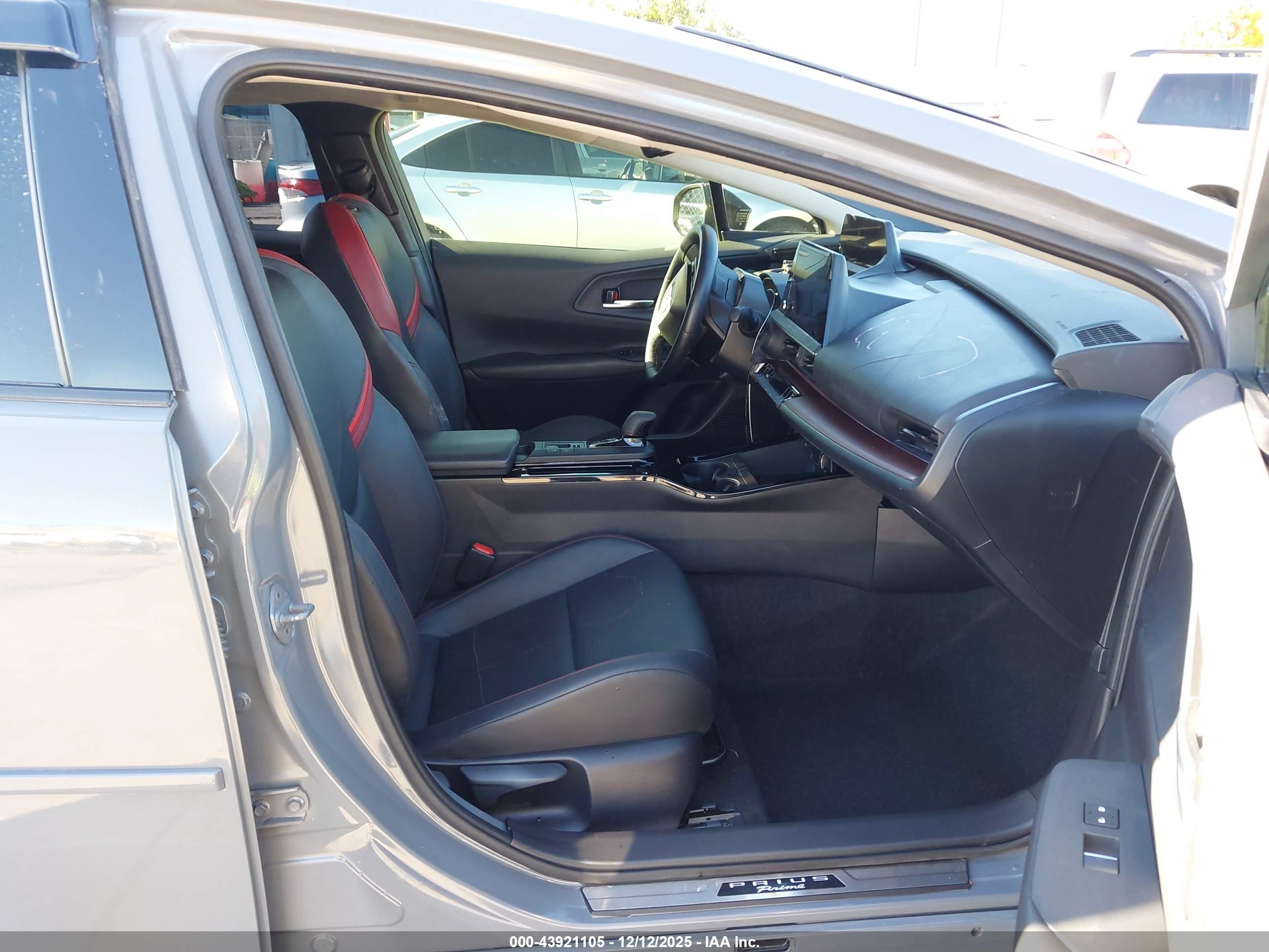 TOYOTA PRIUS image 5