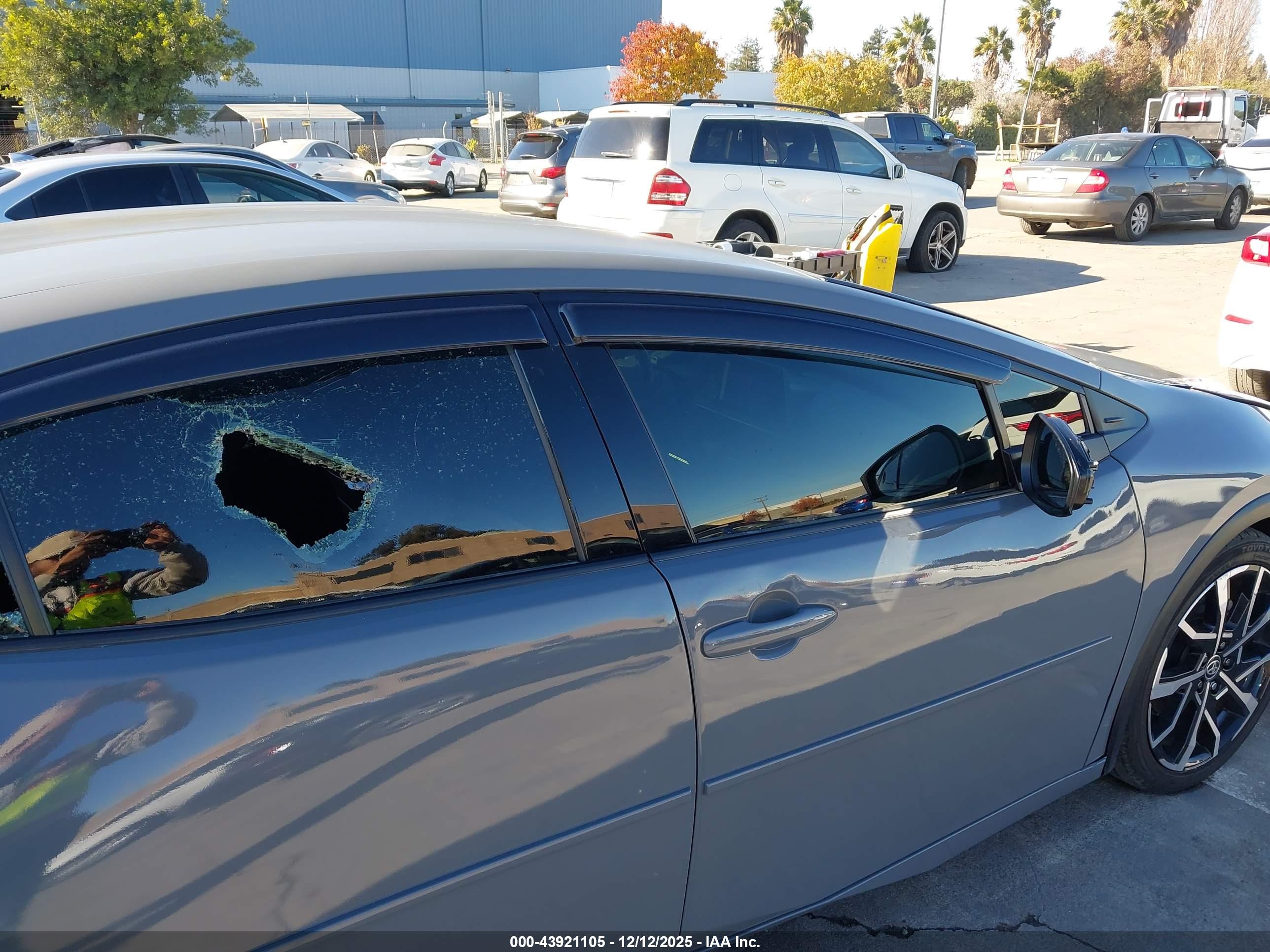 TOYOTA PRIUS image 6