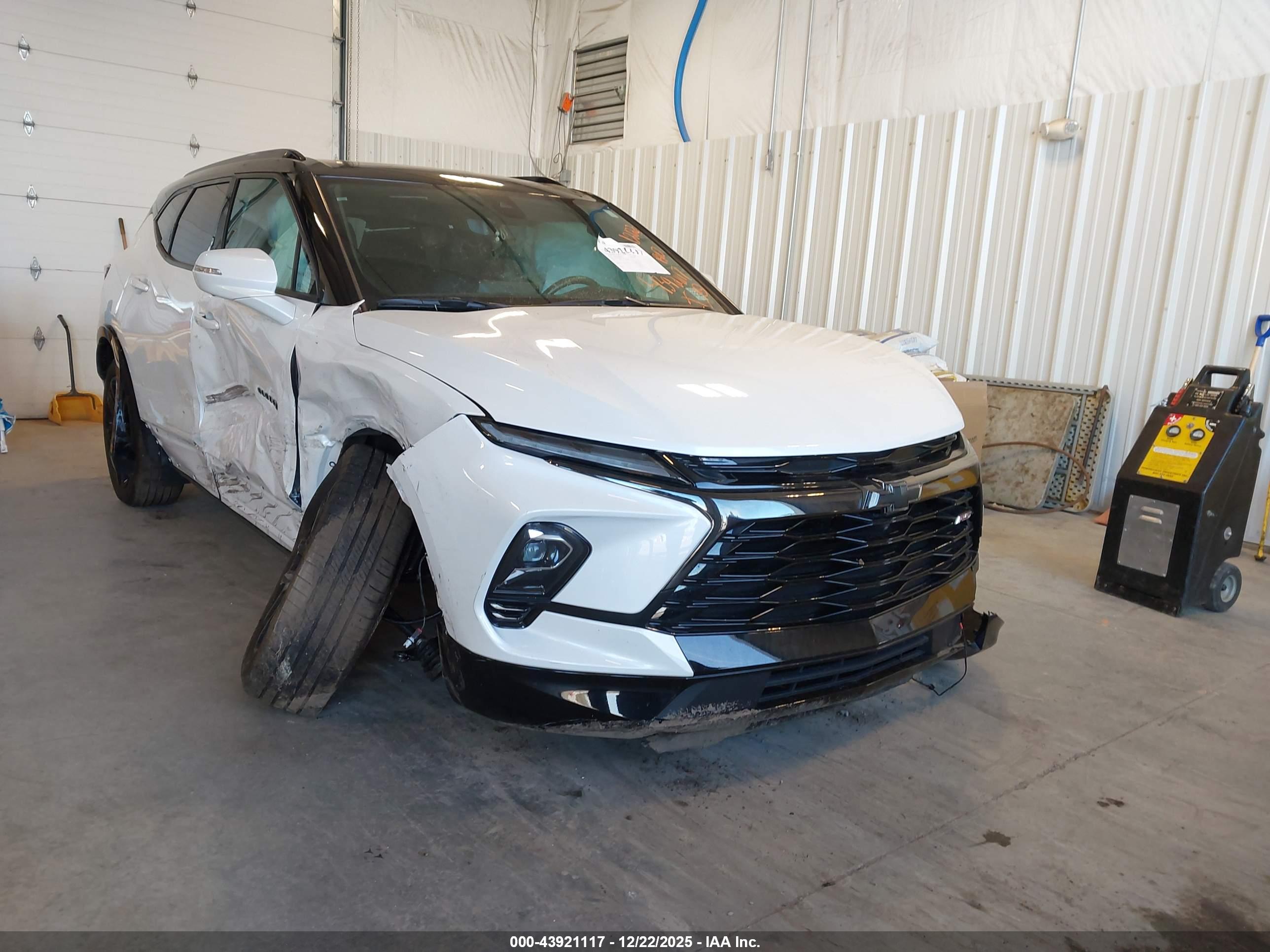 CHEVROLET BLAZER image 6