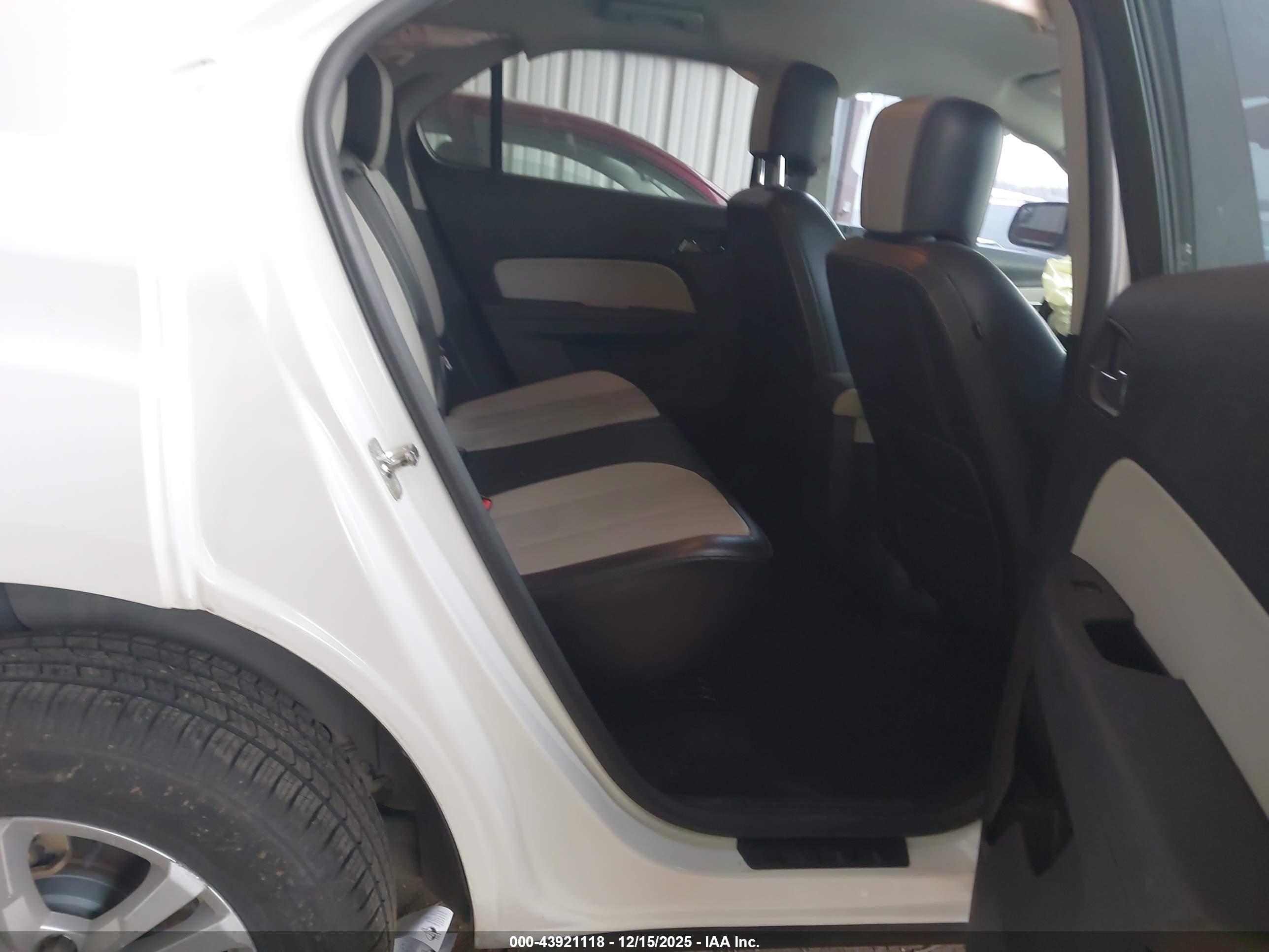 CHEVROLET EQUINOX image 8