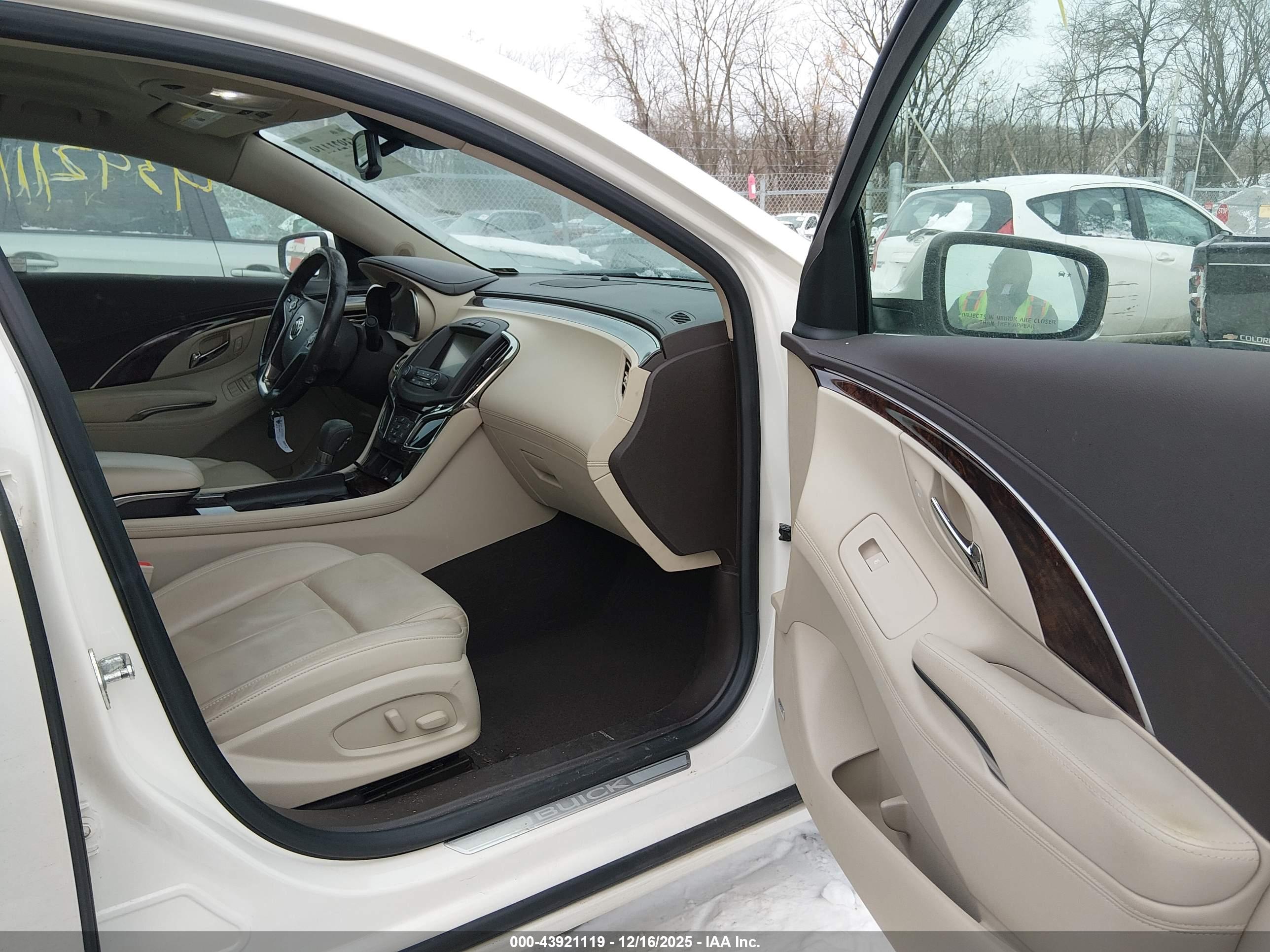 BUICK LACROSSE image 5