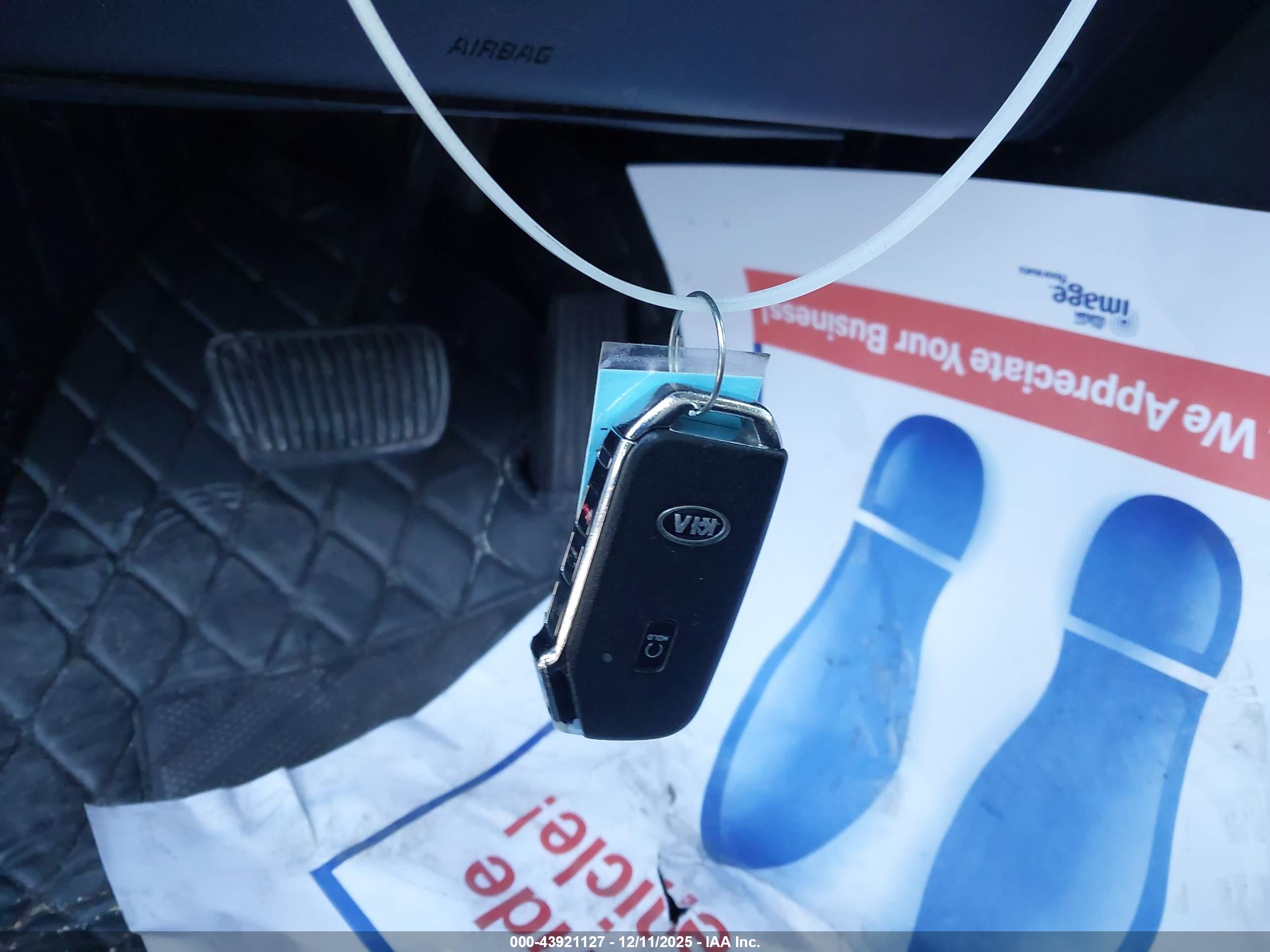 KIA K5 image 11