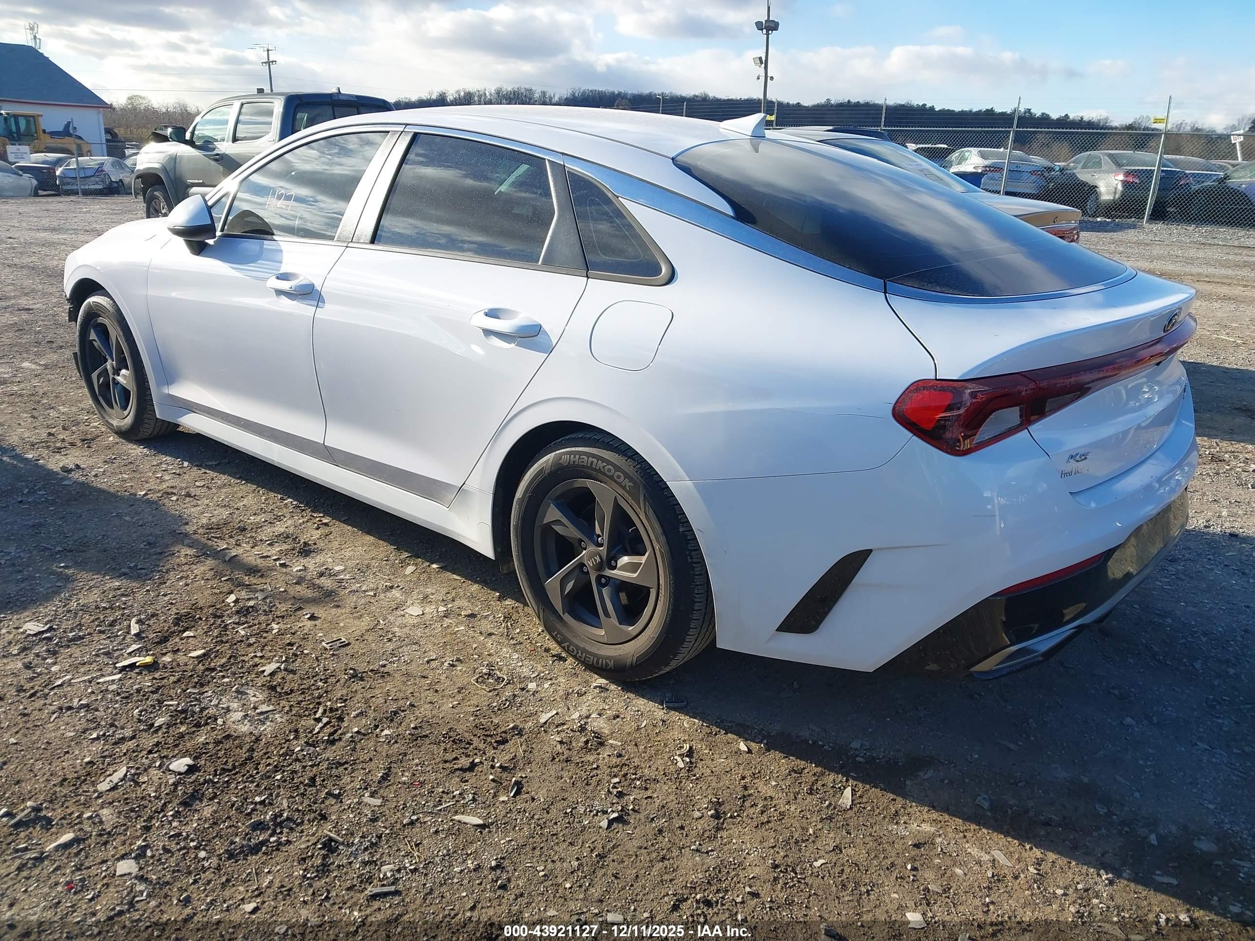 KIA K5 image 3